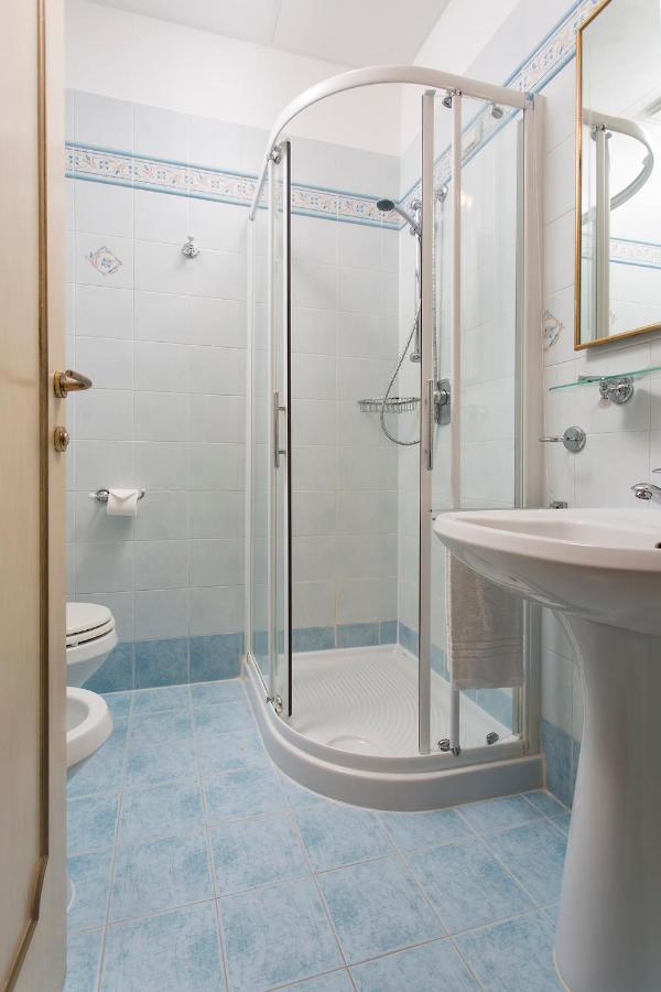 Deluxe Double or Twin Room with Canal View,1108308183:JPEG