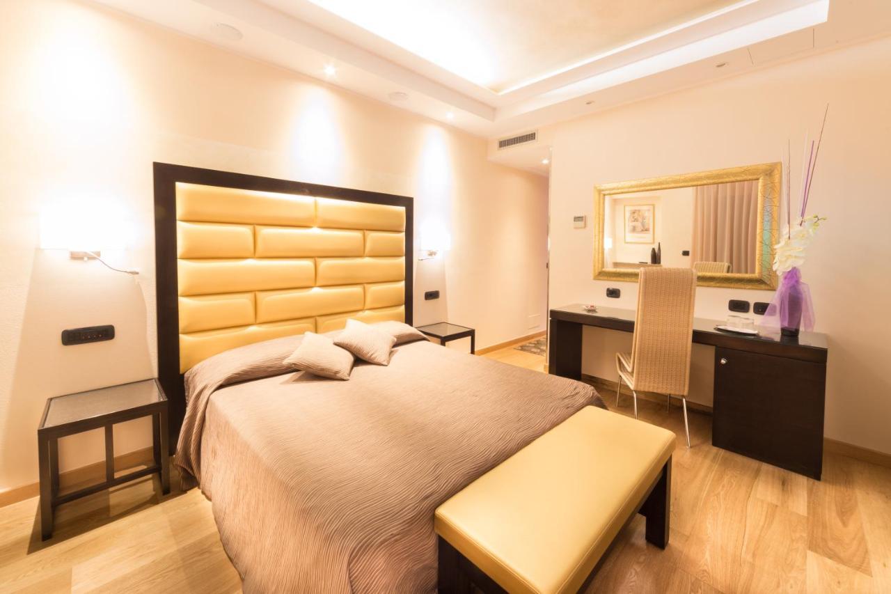 Deluxe Double Room,1589259309:JPEG