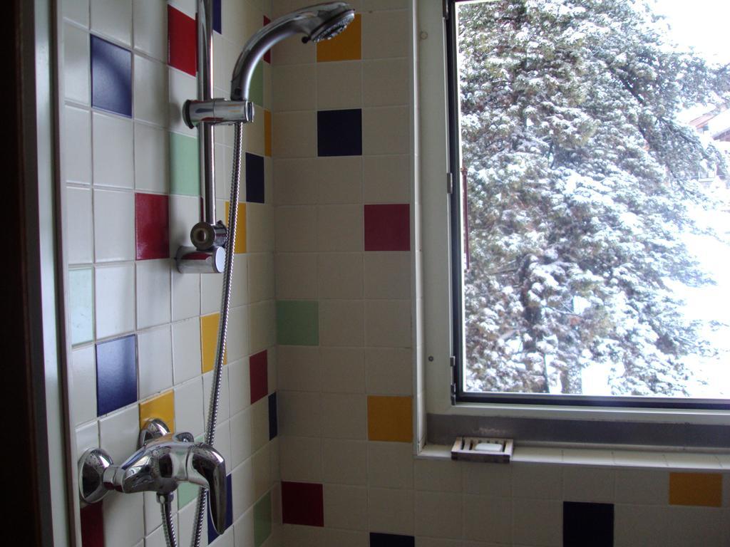 Standard Twin Room with Shared Bathroom,643317282:JPEG