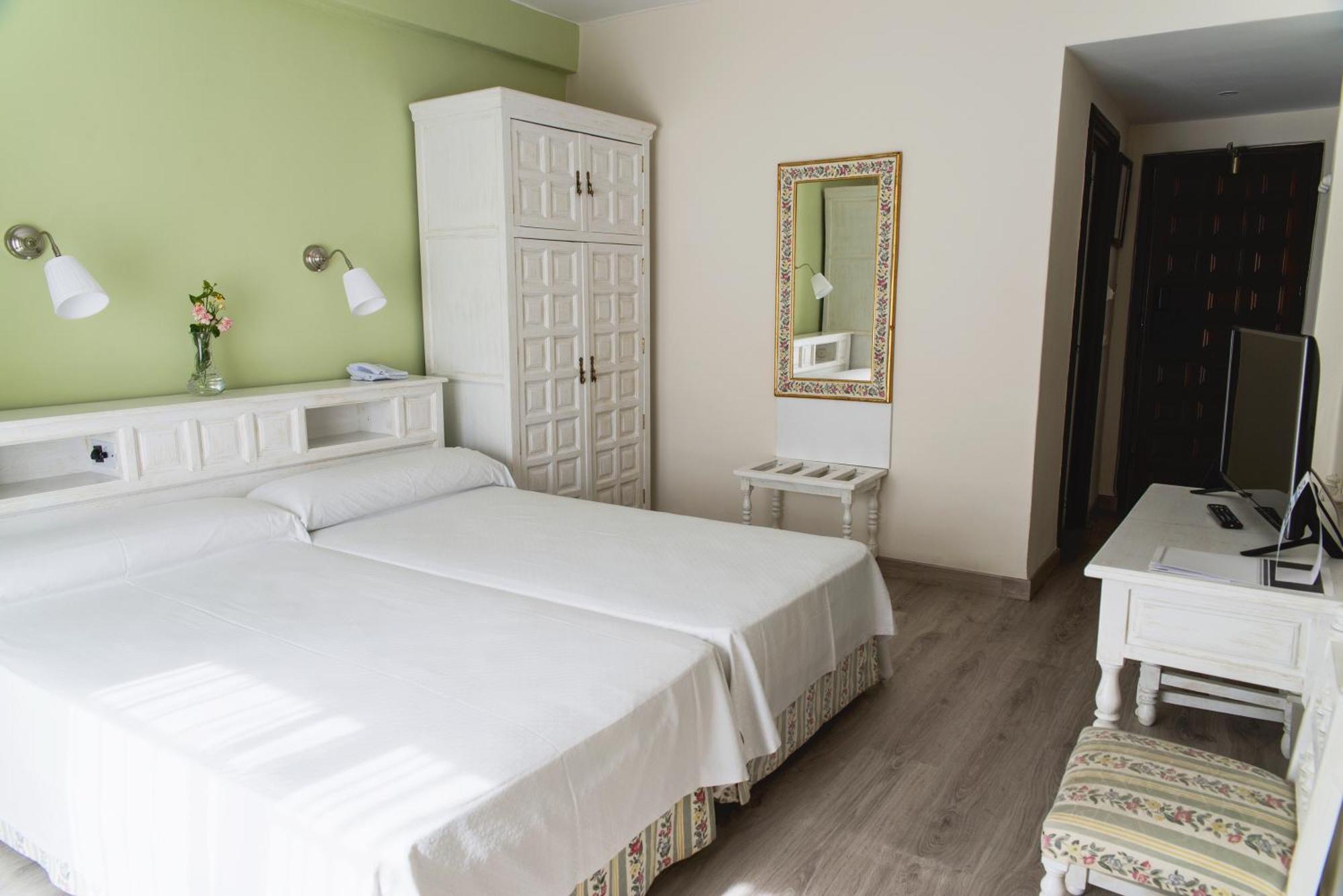 Twin Room,913762291:JPEG
