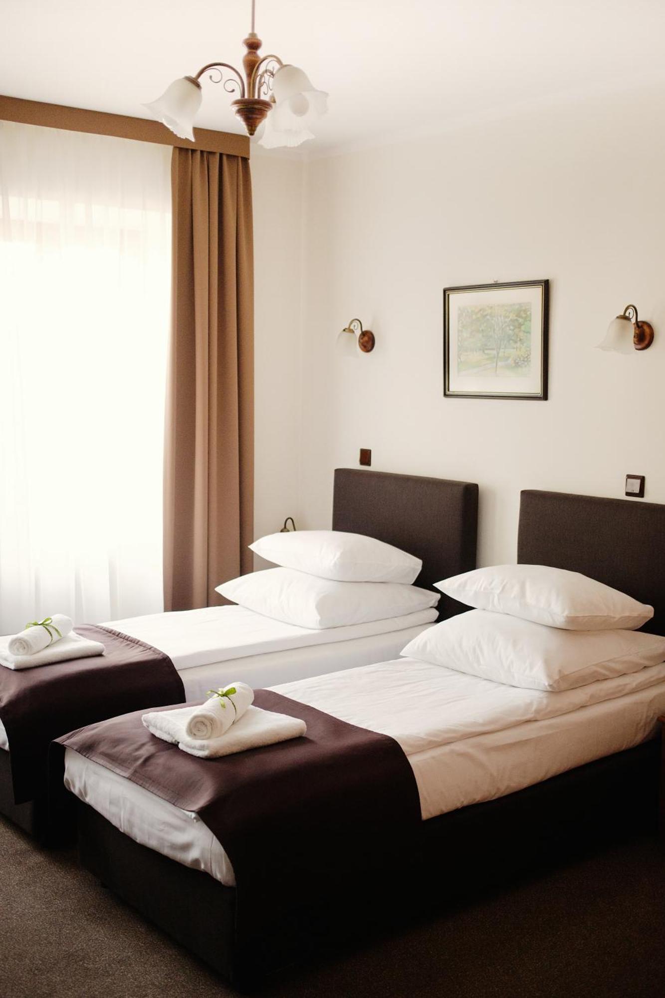 Double or Twin Room,1211971960:JPEG