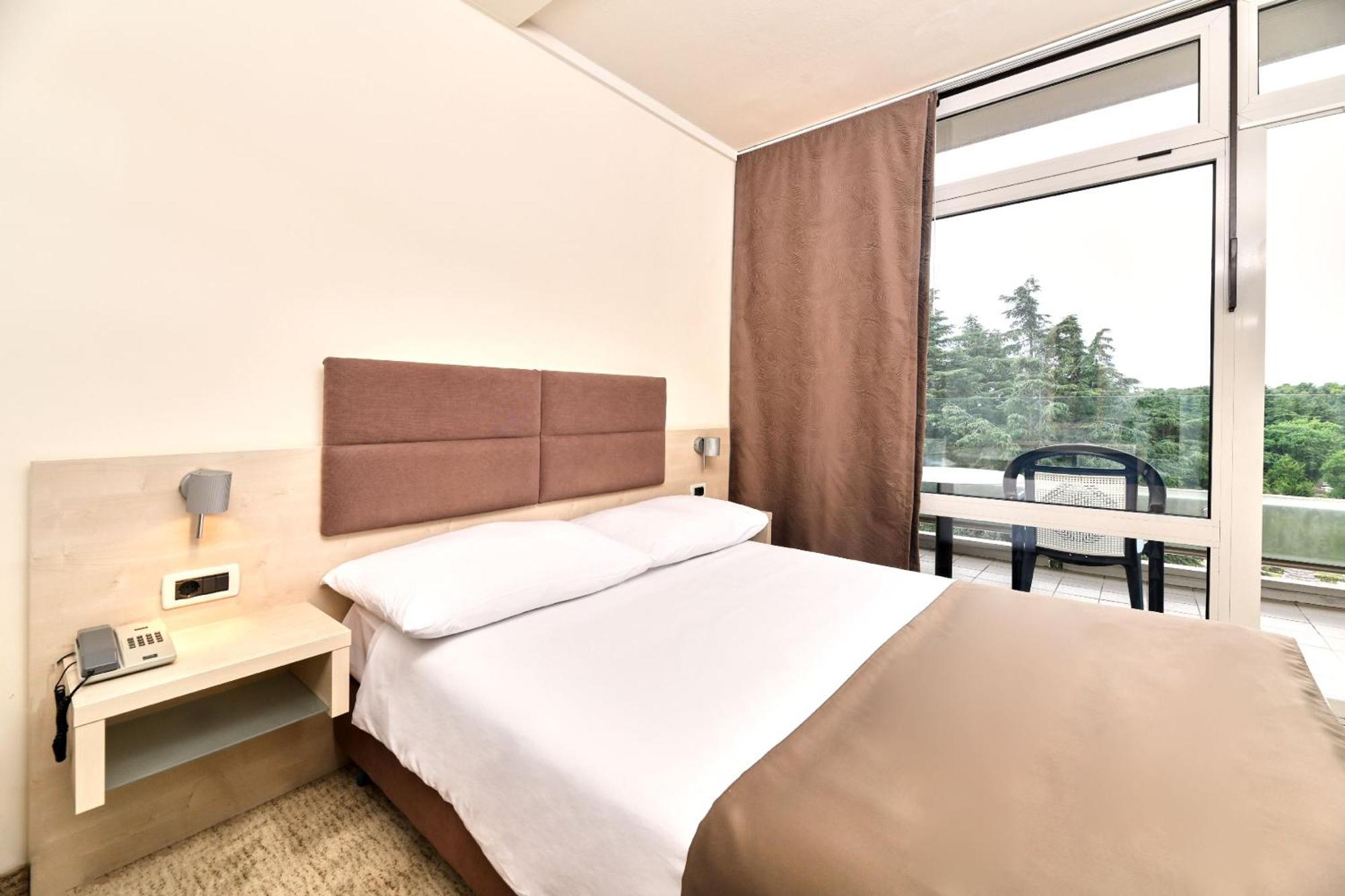 Classic Single Room with Balcony - Park Side,1212346138:JPEG