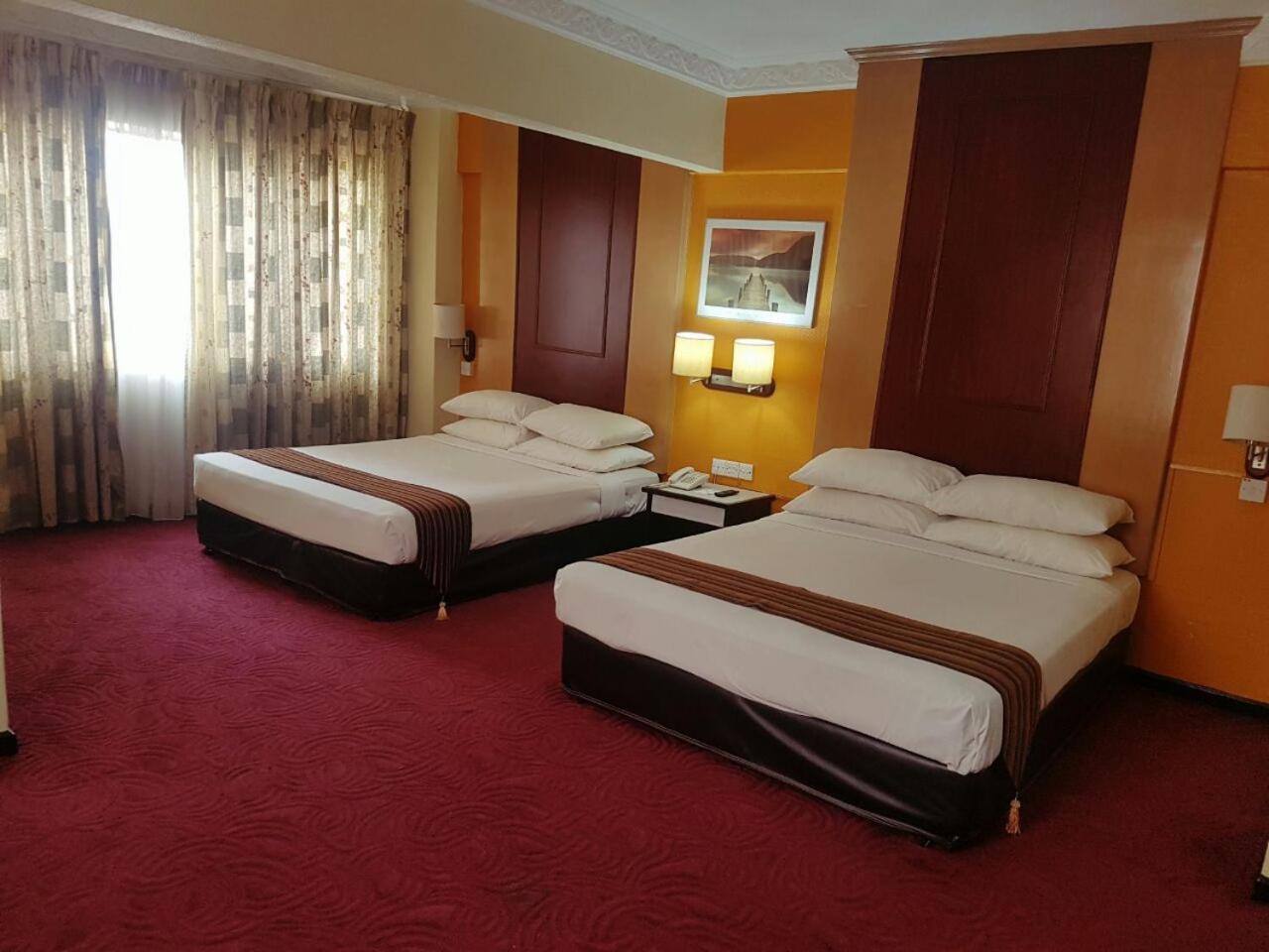 Family Room,1212837412:JPEG