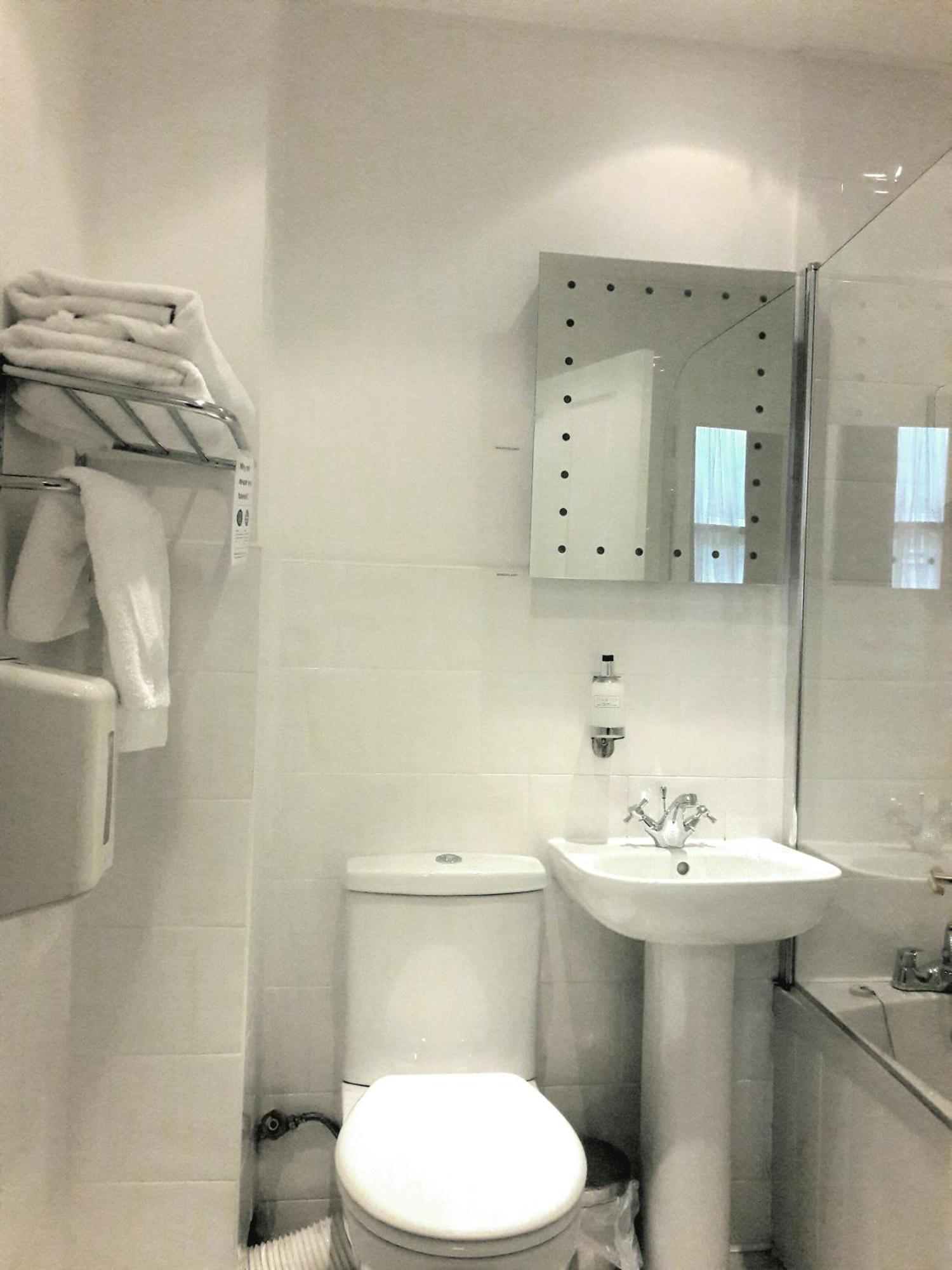 Budget Double Room,1234962518:JPEG