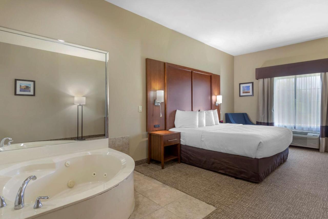 King Suite with Whirlpool,1269248161:JPEG