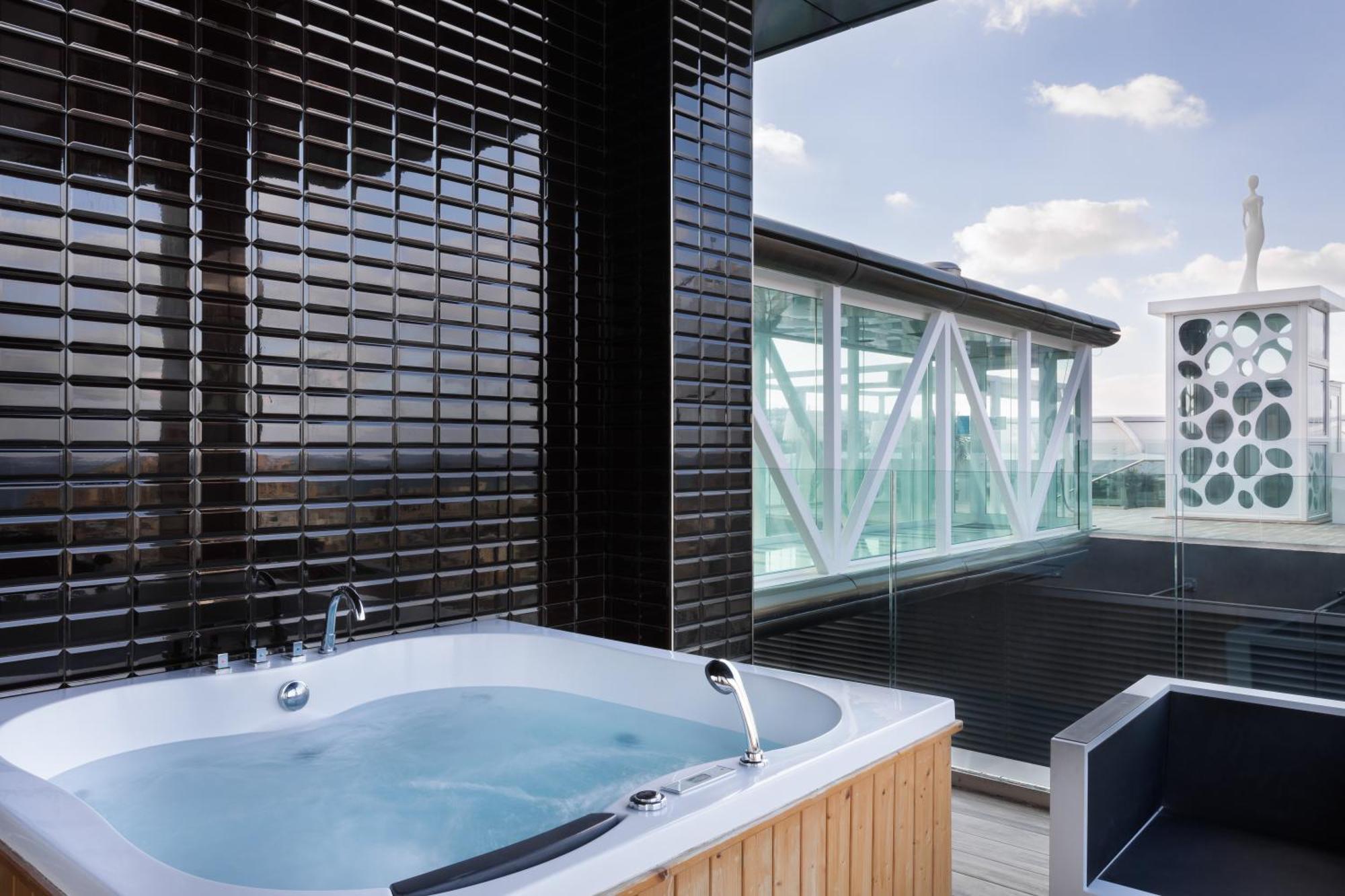 Superior Suite with Hot Tub and Sea View,1278690520:JPEG