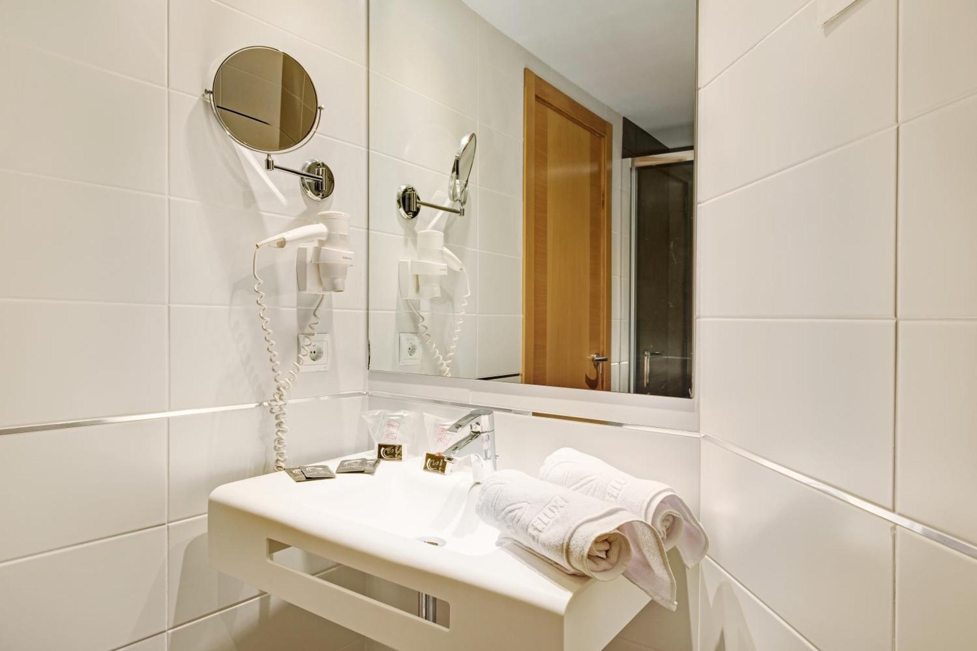 Double Room,1656174257:JPEG