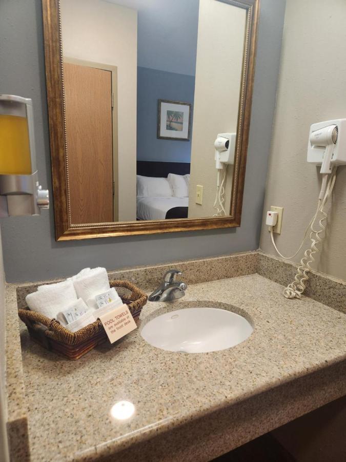 Queen Room with Two Queen Beds Non Smoking,1310266054:JPEG