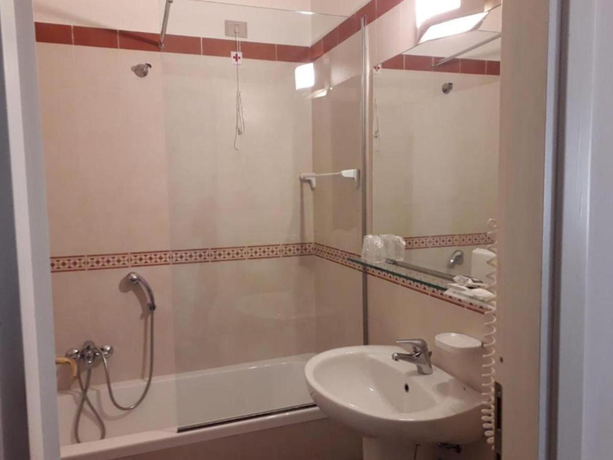 Superior Double or Twin Room,1405192589:JPEG