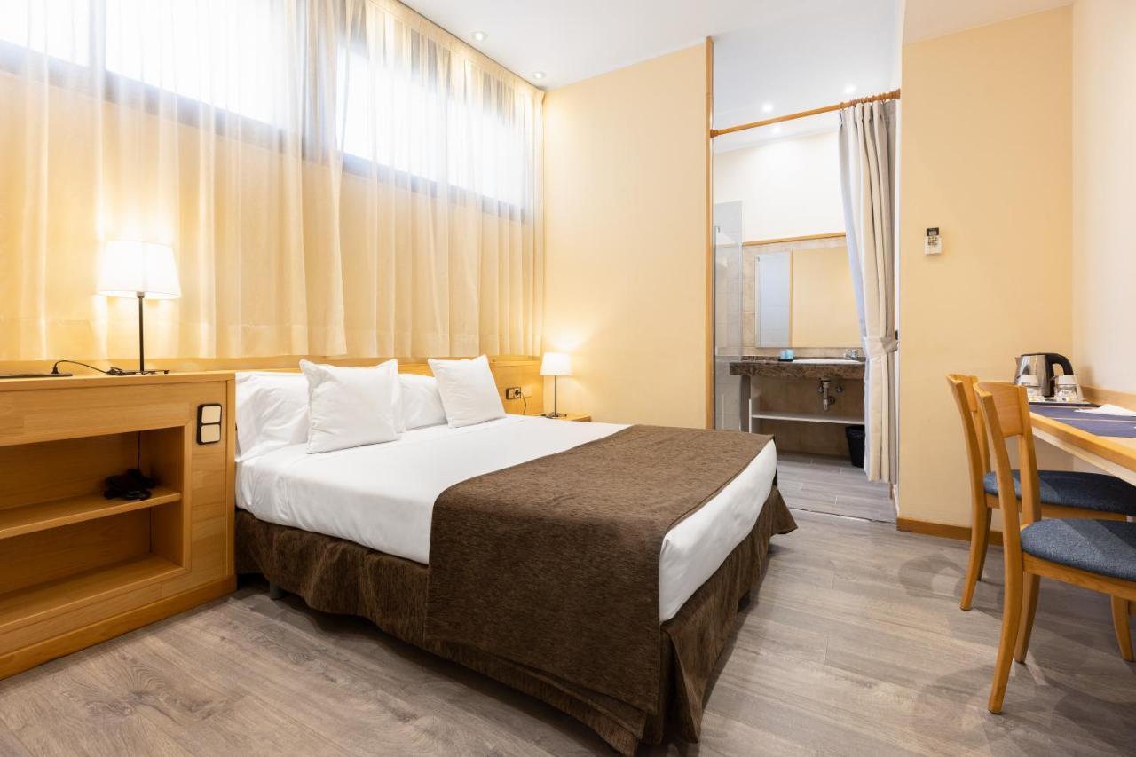 Double Room with Private Bathroom,1346311817:JPEG