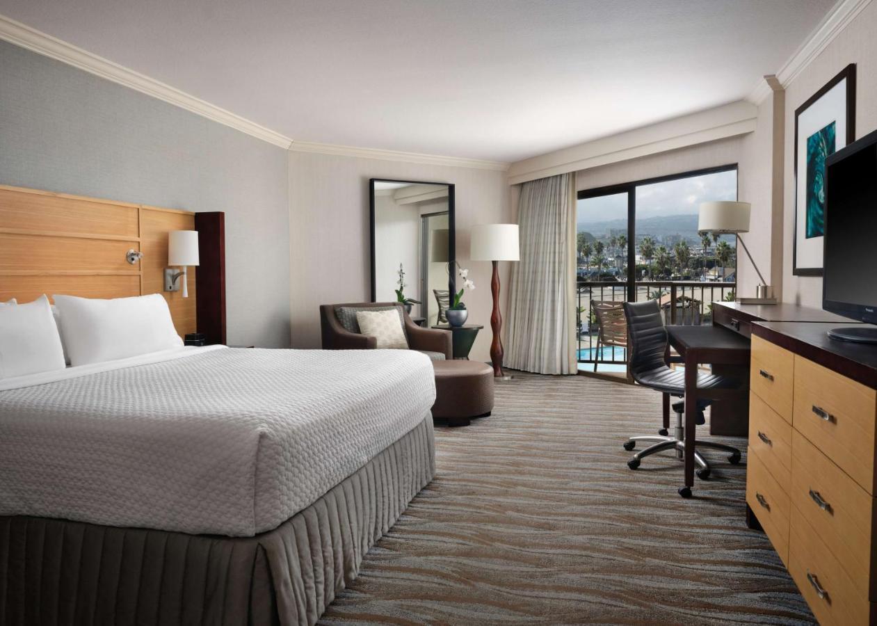 Executive King Room - Pool View,1366165829:JPEG