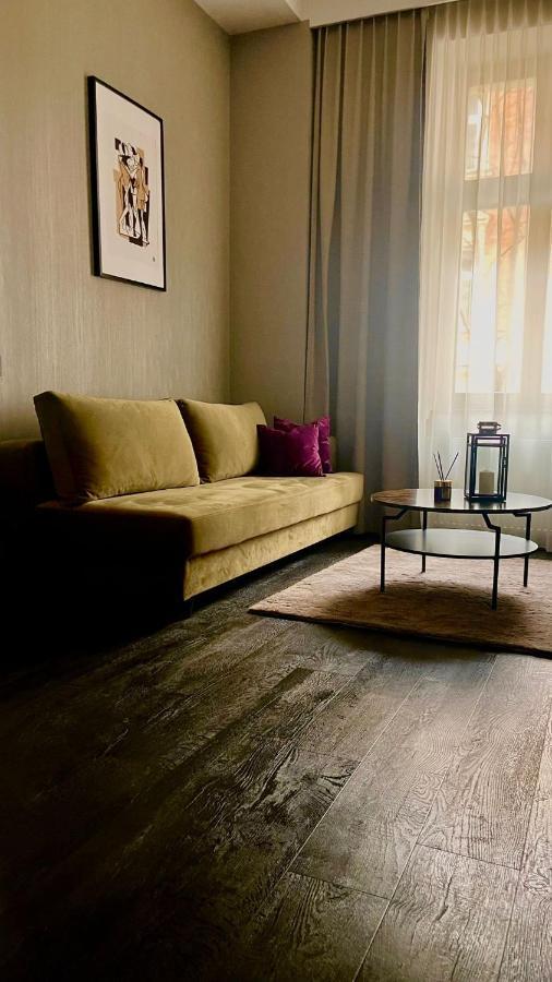 One-Bedroom Apartment,1136476039:JPEG