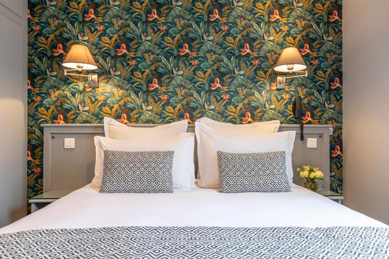 Double Room with Eiffel Tower view,1386321812:JPEG