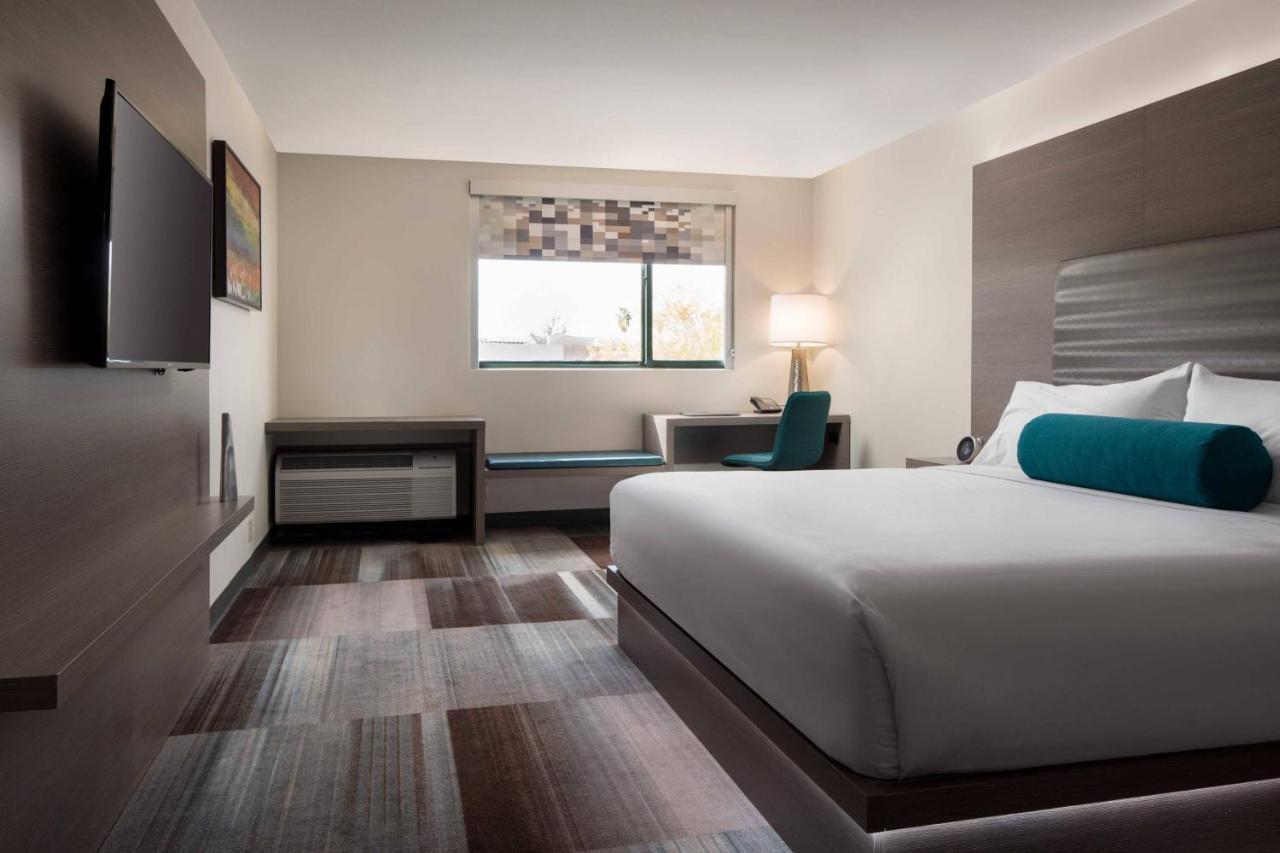 Traditional, Guest room, 1 King, No view,1643144487:JPEG