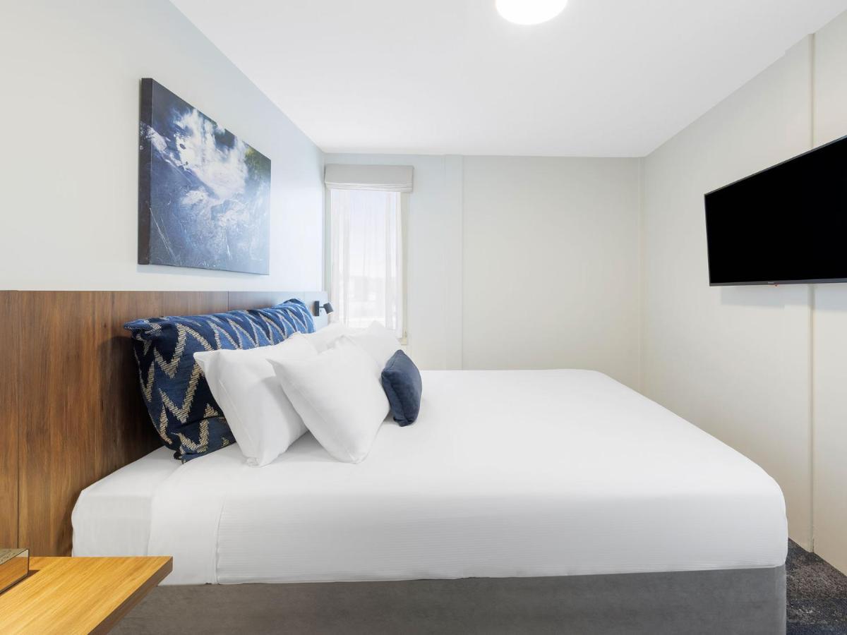 Executive Suite,1394237543:JPEG