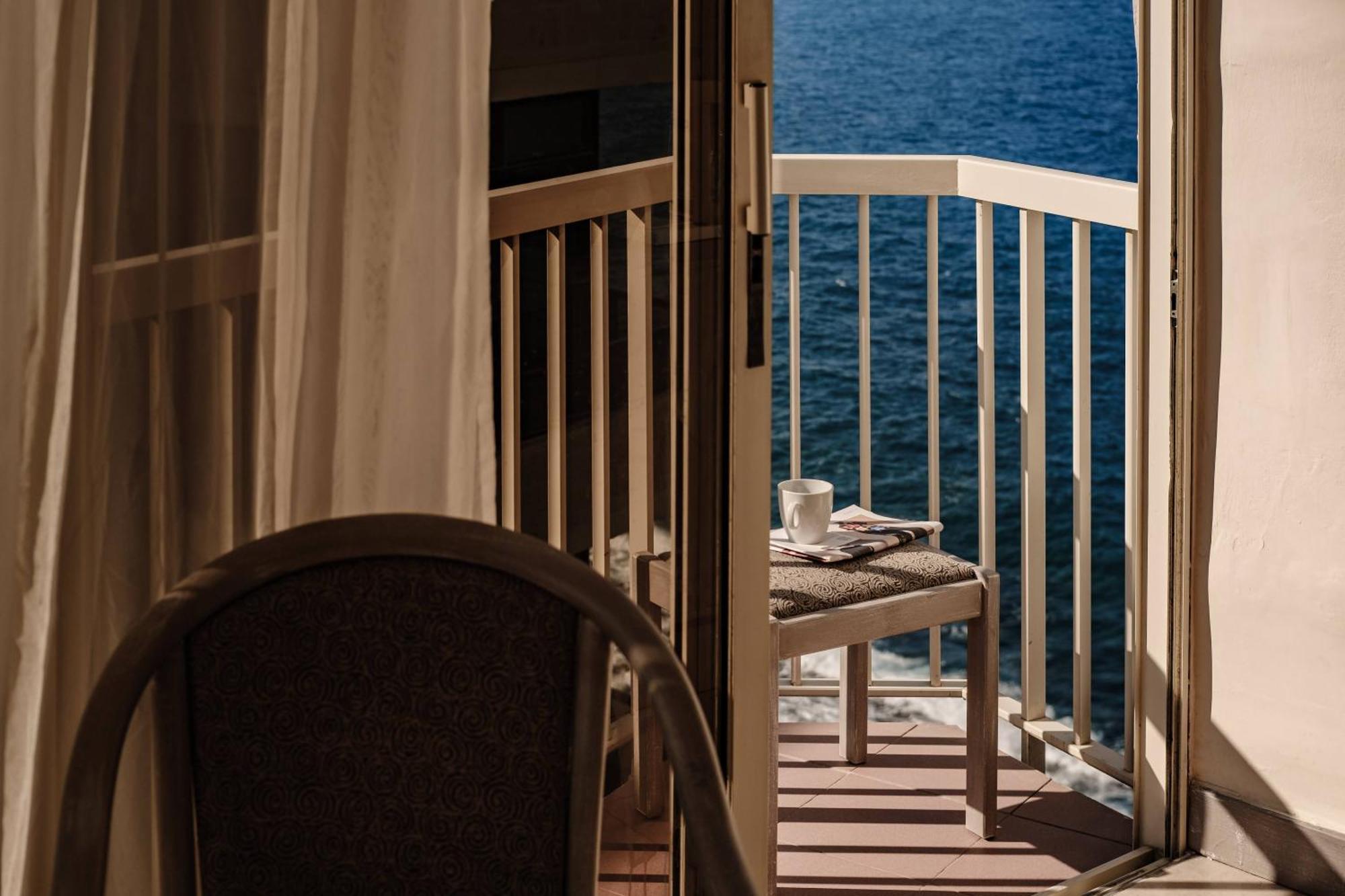 Double or Twin Room Lateral Sea View,1435587175:JPEG