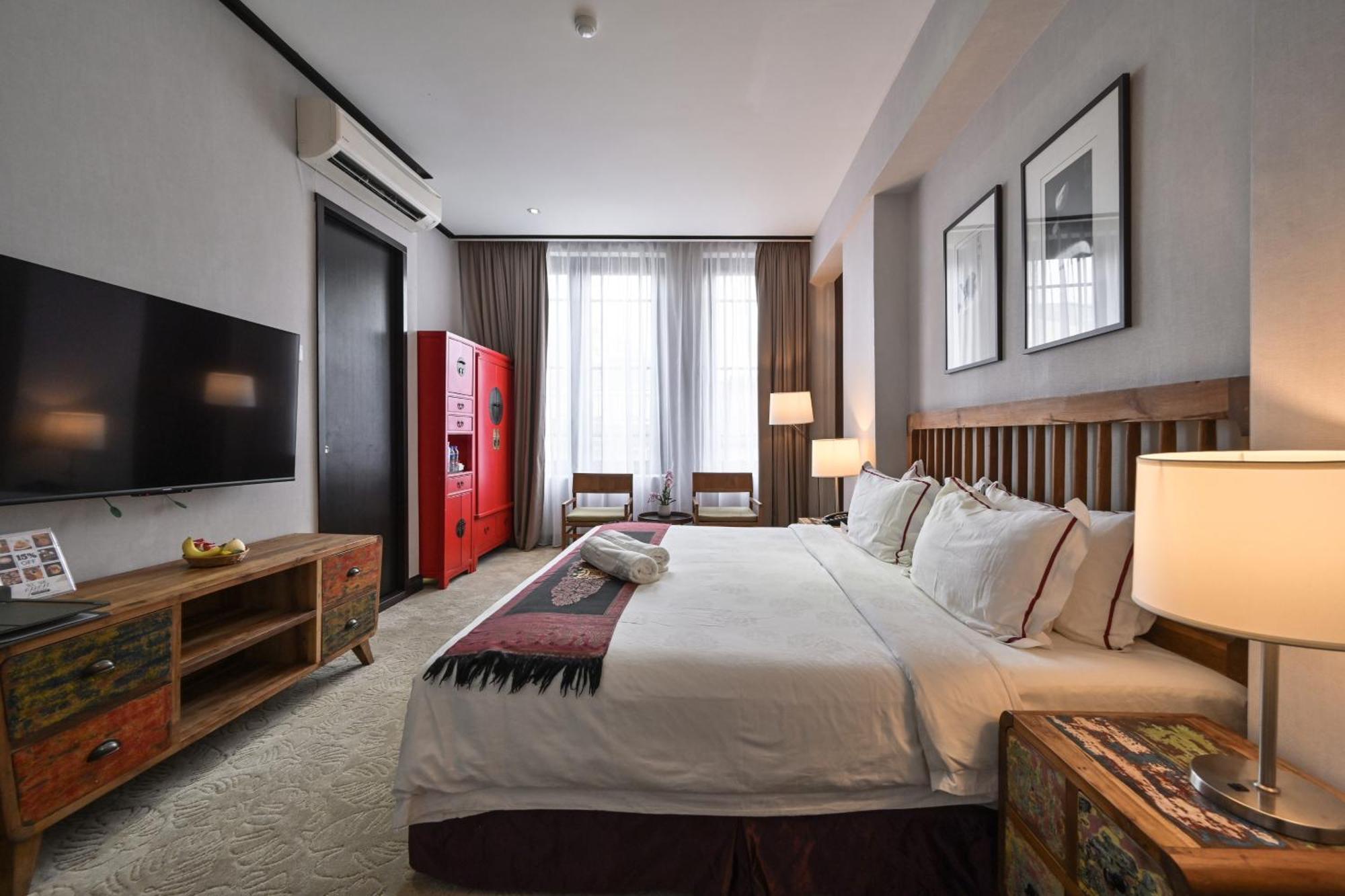 Executive Suite,1500697489:JPEG