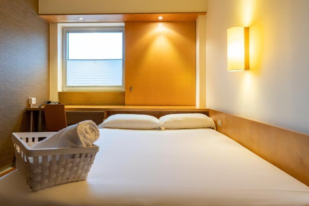 1 Single Bed,1533984571:JPEG