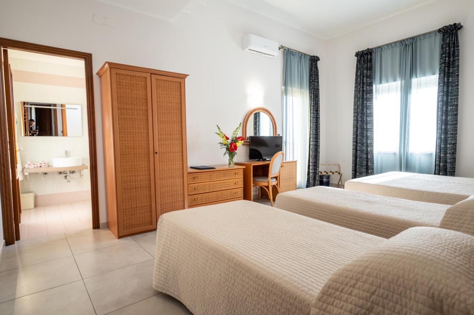 Quadruple Room with Sea View,1534234402:JPEG