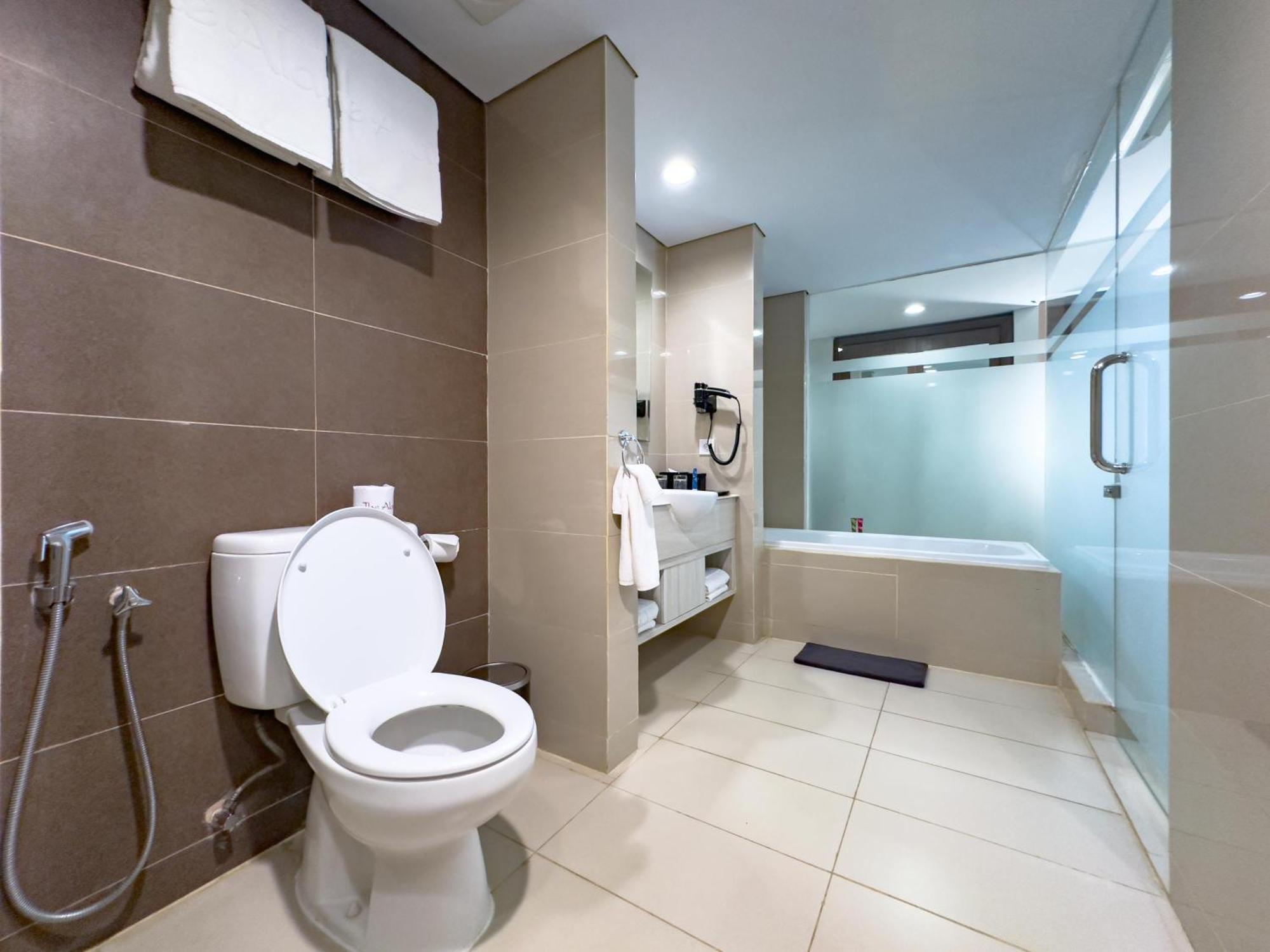 Executive Suite,1536833746:JPEG