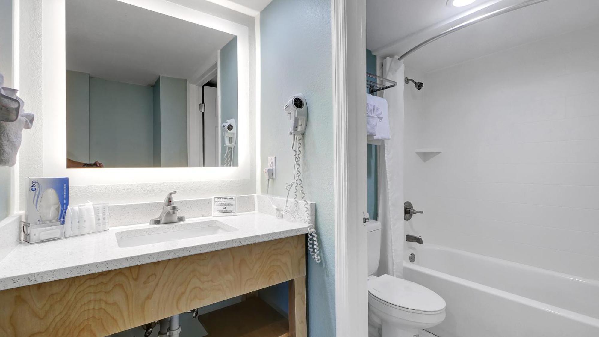Suite with City View,1588068052:JPEG