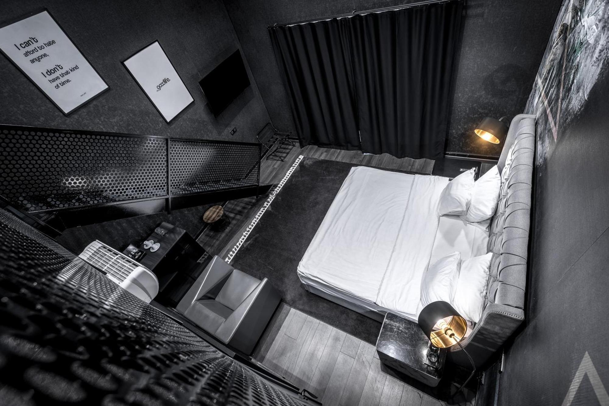 Black Loft,1545739111:JPEG