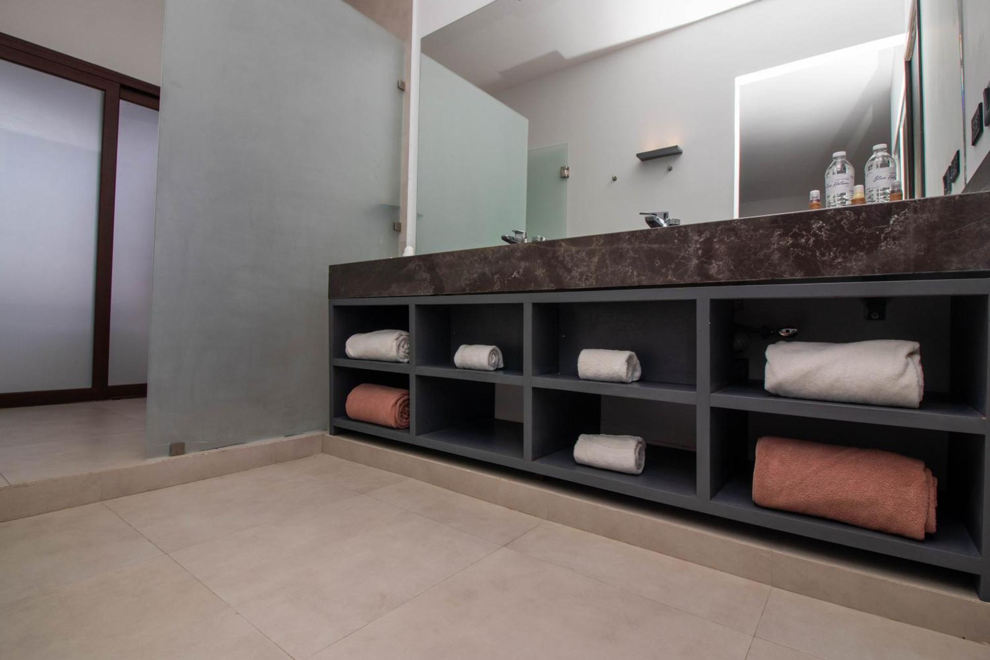 Mini Suite,1548501487:JPEG