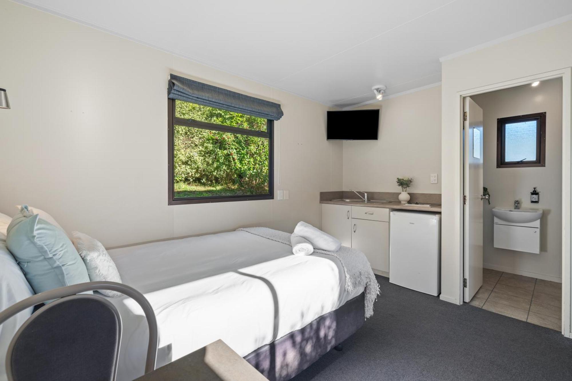 Twin Studio Motel,1598414995:JPEG