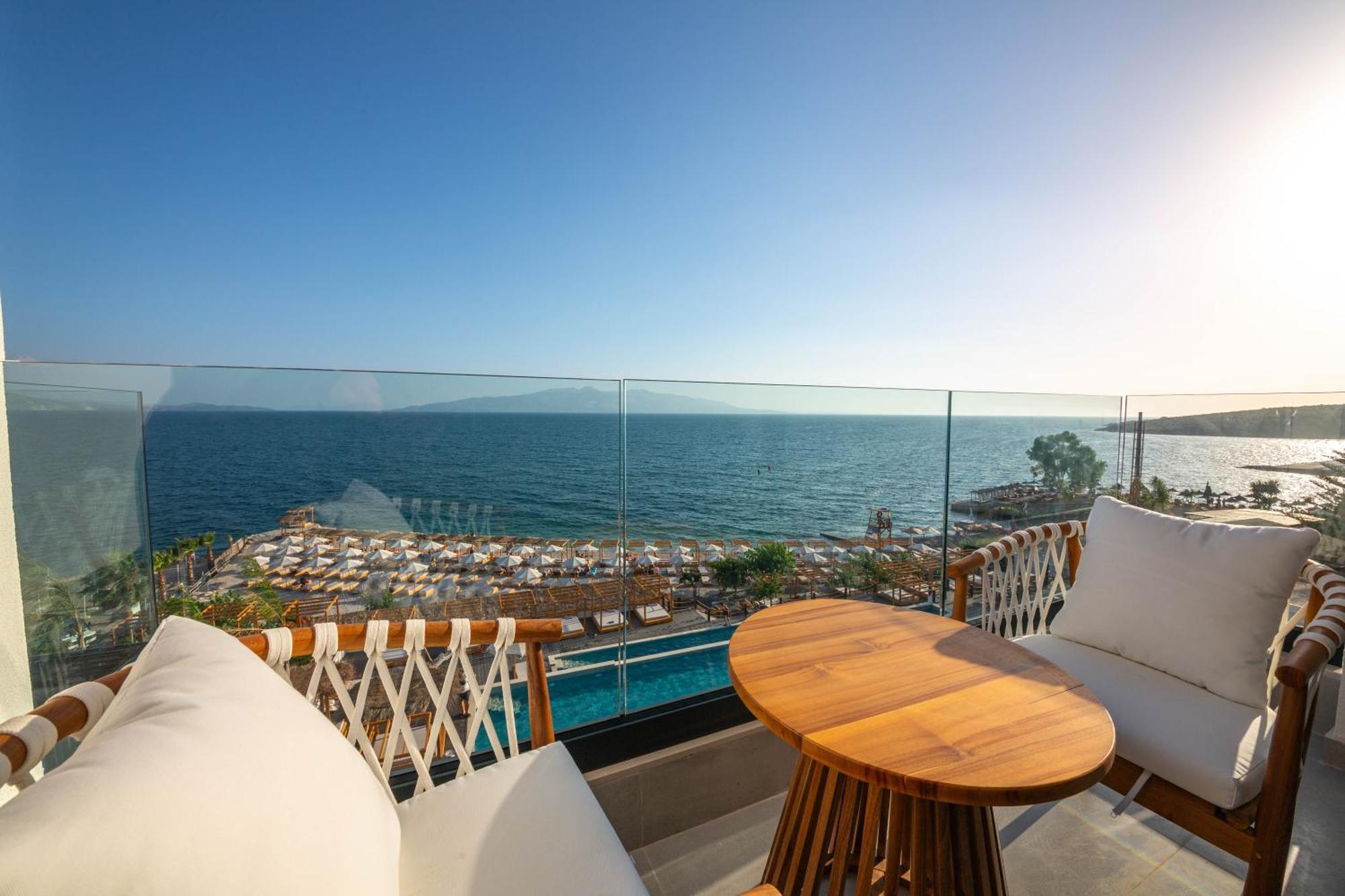 Panoramic Sea View Suite Bath Tub,1658940614:JPEG