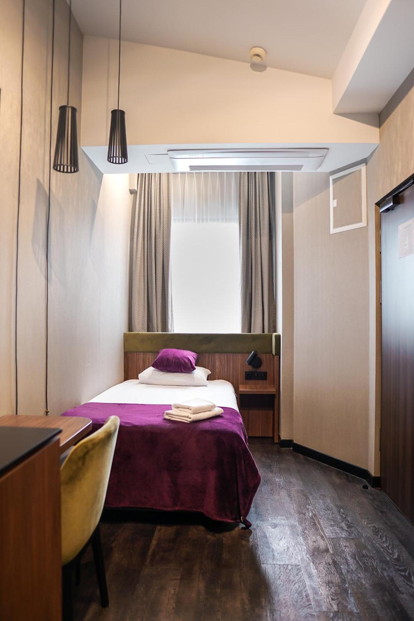 Single Room,1602396799:JPEG