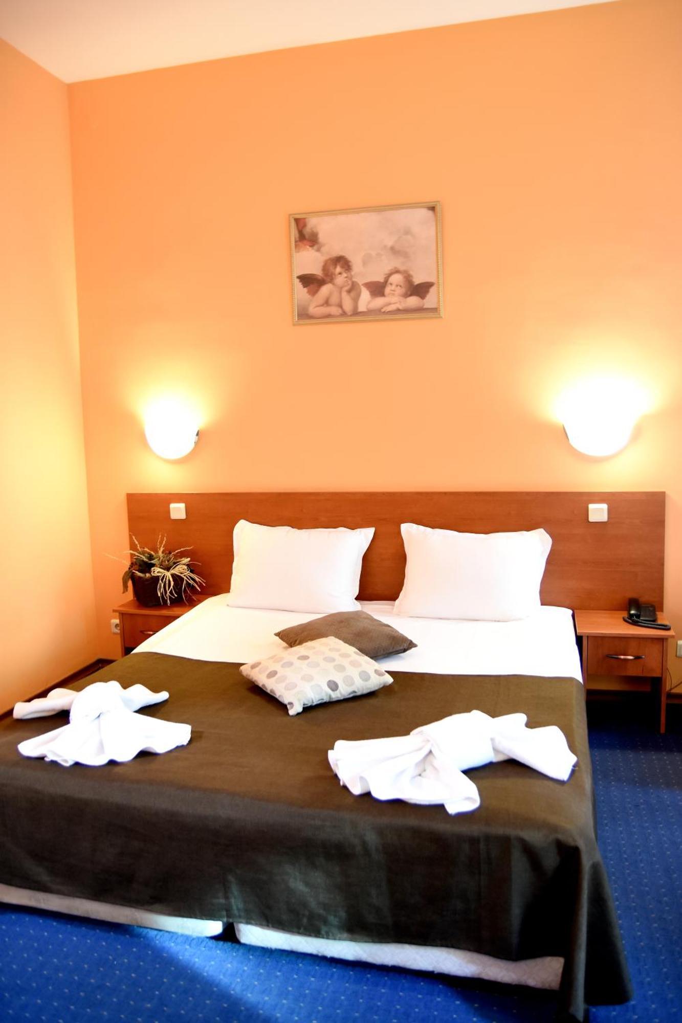 Double Room,1746935602:JPEG