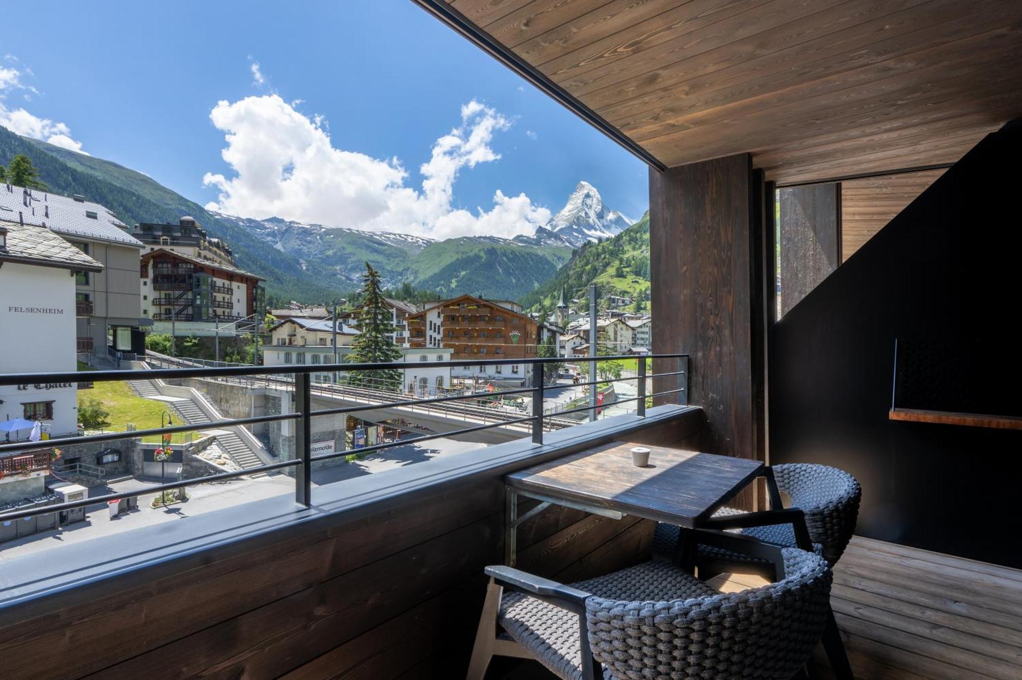 Deluxe Room with Balcony and Matterhorn View,1606551355:JPEG