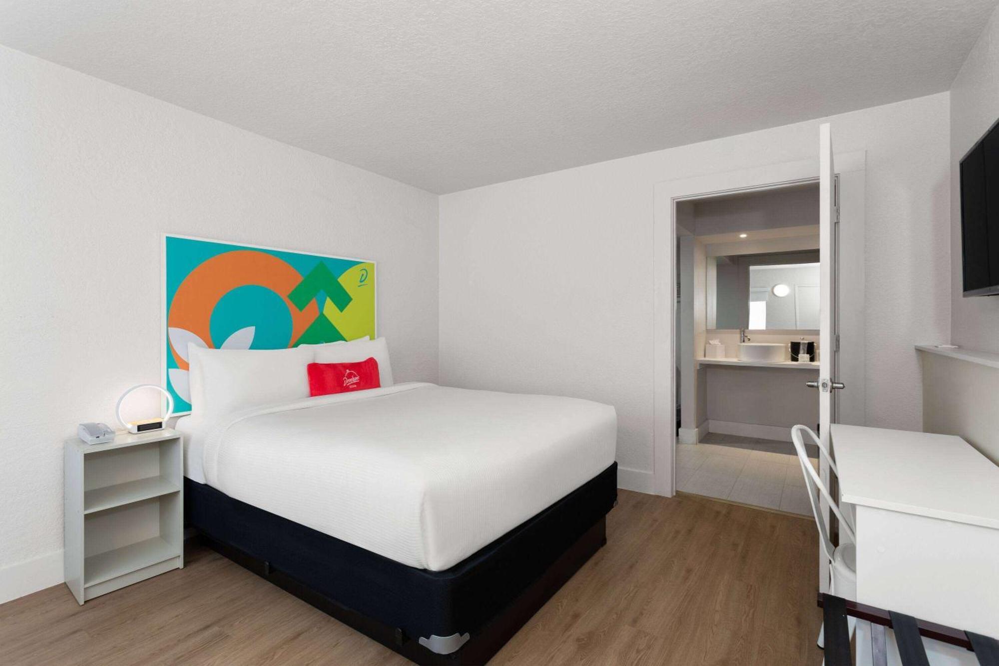Queen Room with Roll-In Shower - Mobility/Hearing Accessible - Non-Smoking,1614848845:JPEG