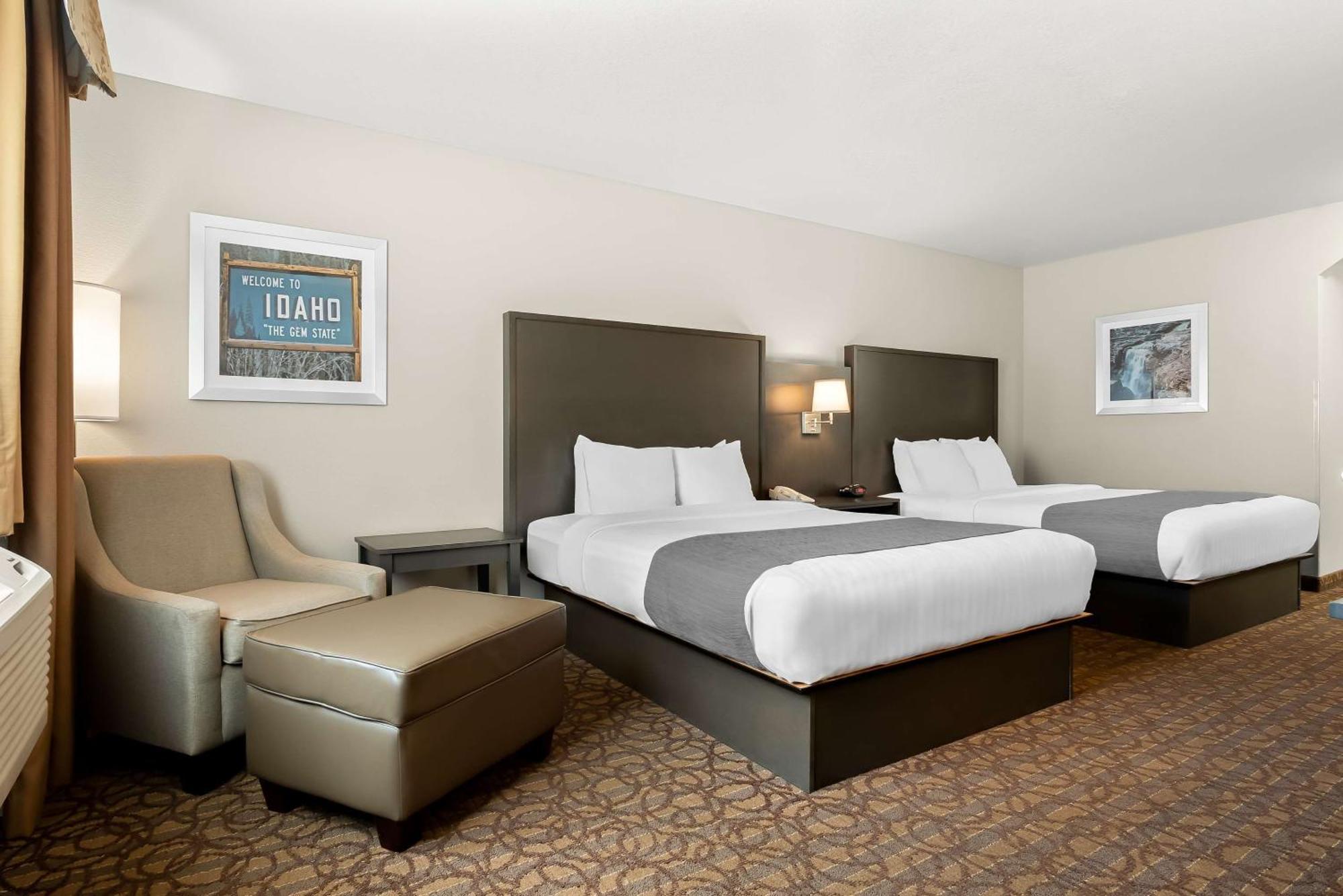 Queen Room with Two Queen Beds,1708023438:JPEG