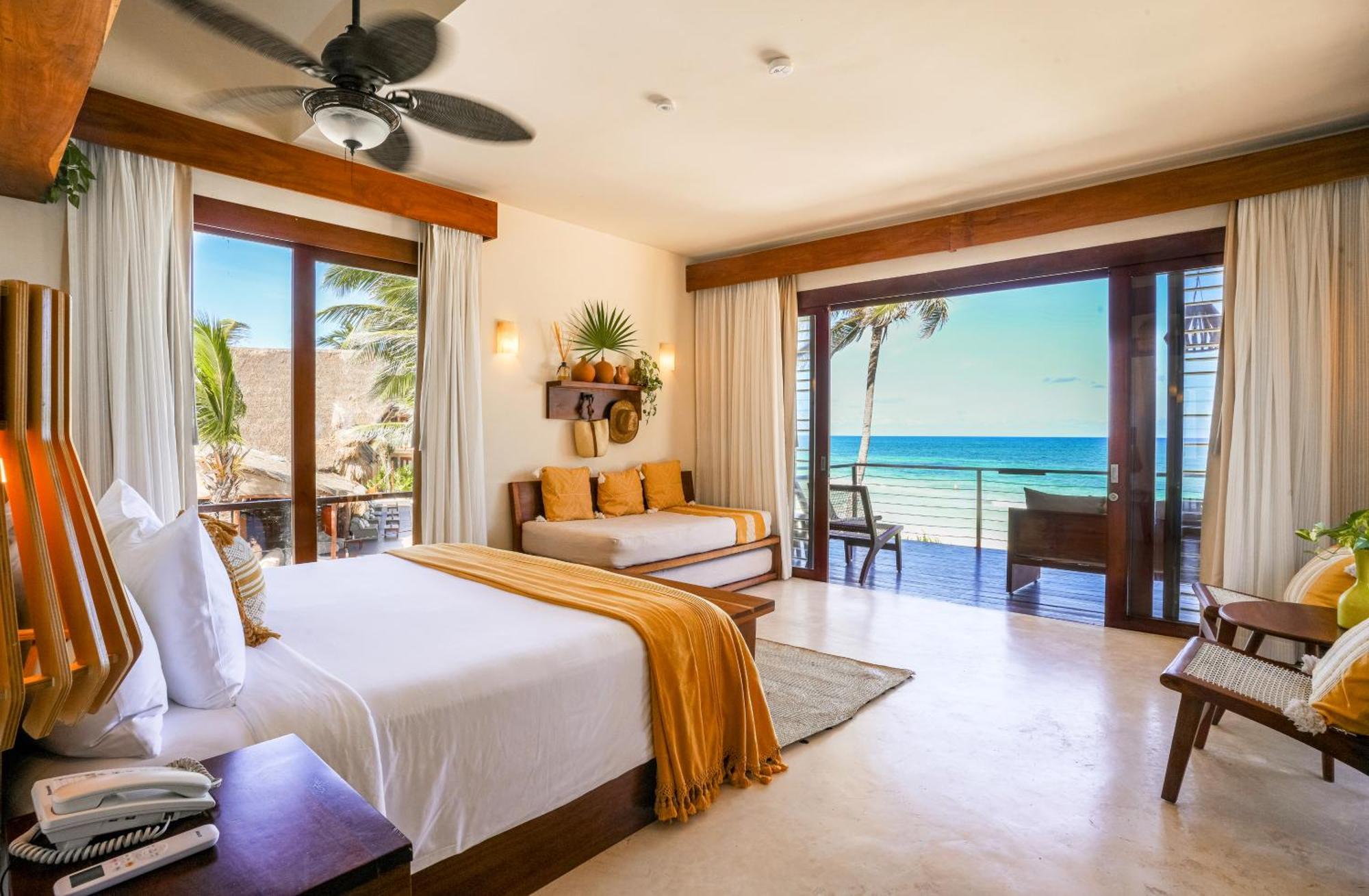 Beachfront Penthouse with Plunge pool.,1622097292:JPEG