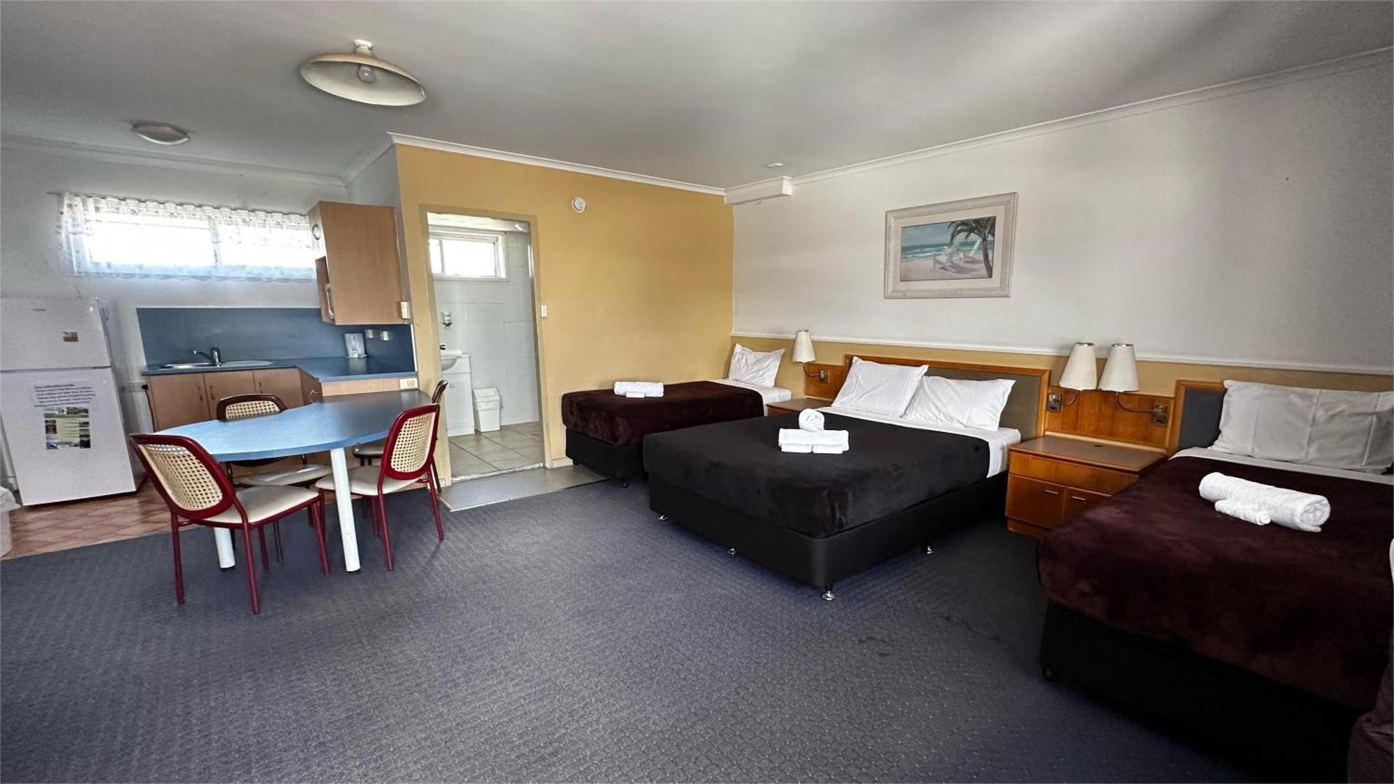 Self Contained Suite (4 Adults) (Upstairs),1634422816:JPEG