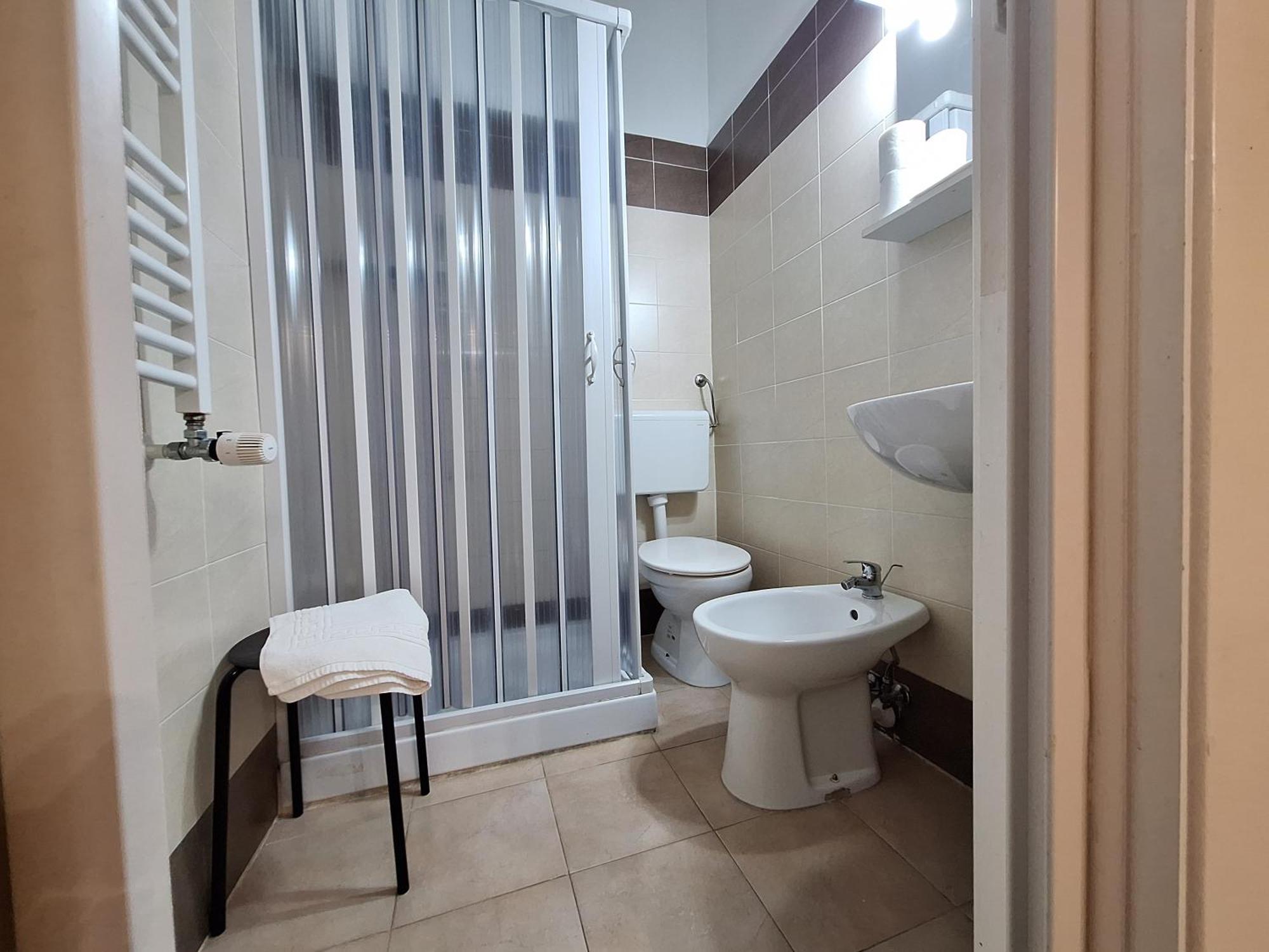 Small Double Room,1646925052:JPEG