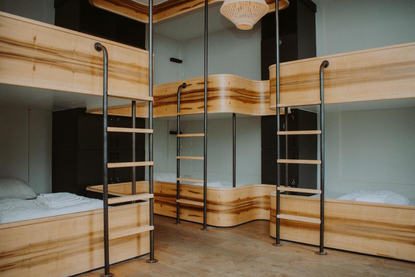 Bed in 6-Bed Luxury Female Dormitory Room,1658091939:JPEG