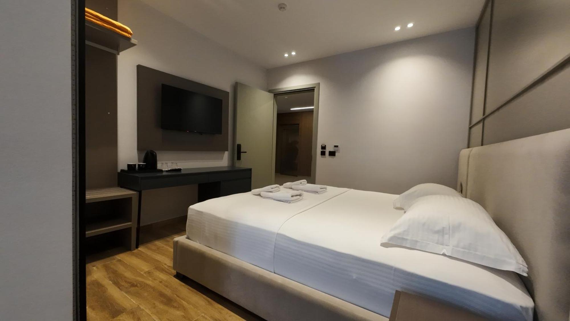 Double Room with Balcony (2 Adults + 1 Child),1665786088:JPEG