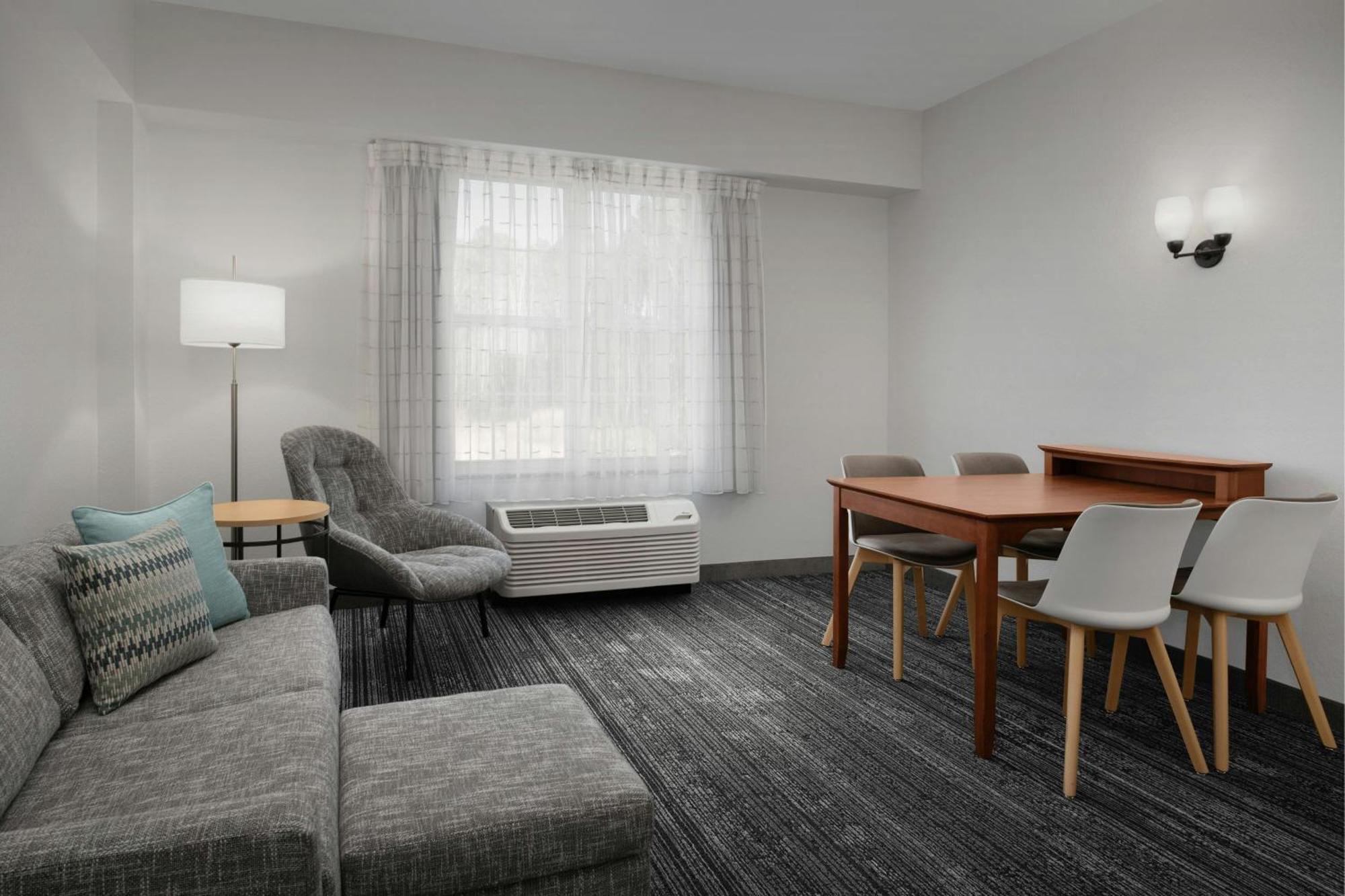 One-Bedroom Suite,1666031792:JPEG