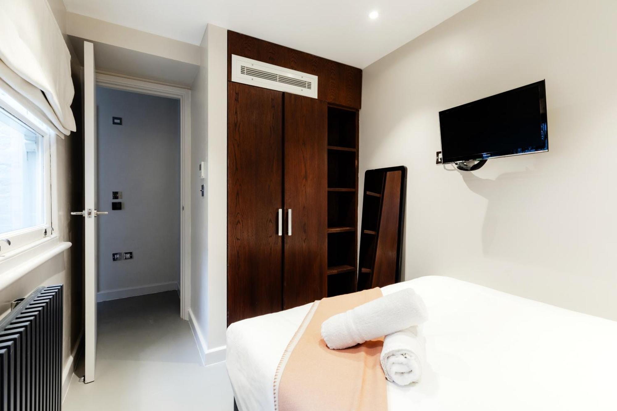 Three-Bedroom Apartment,1669847446:JPEG