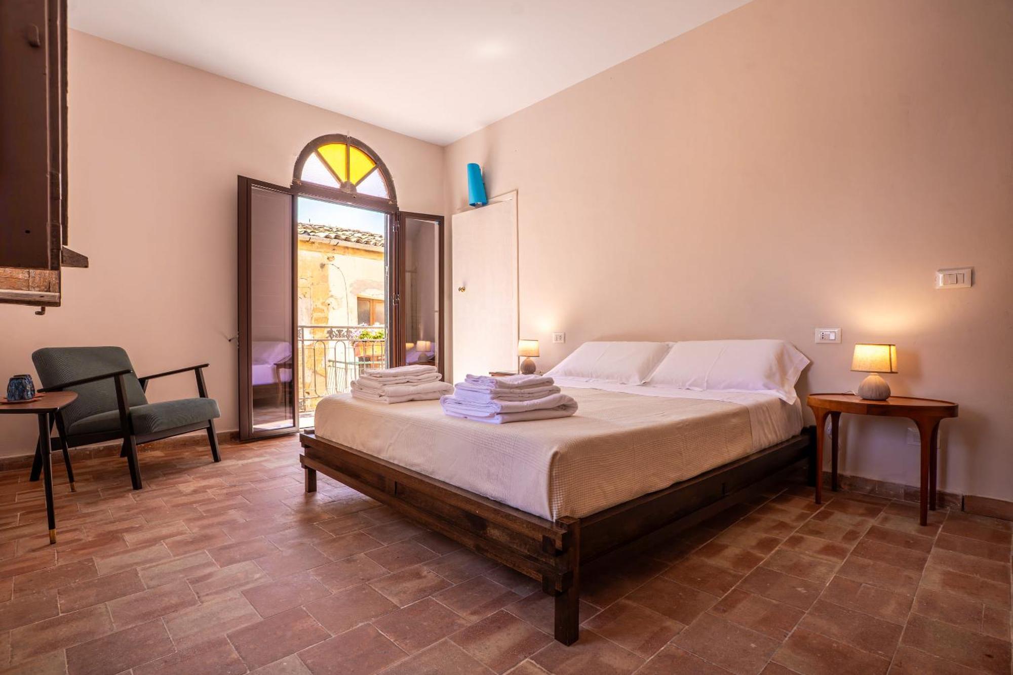 Large Double Room,1675098942:JPEG