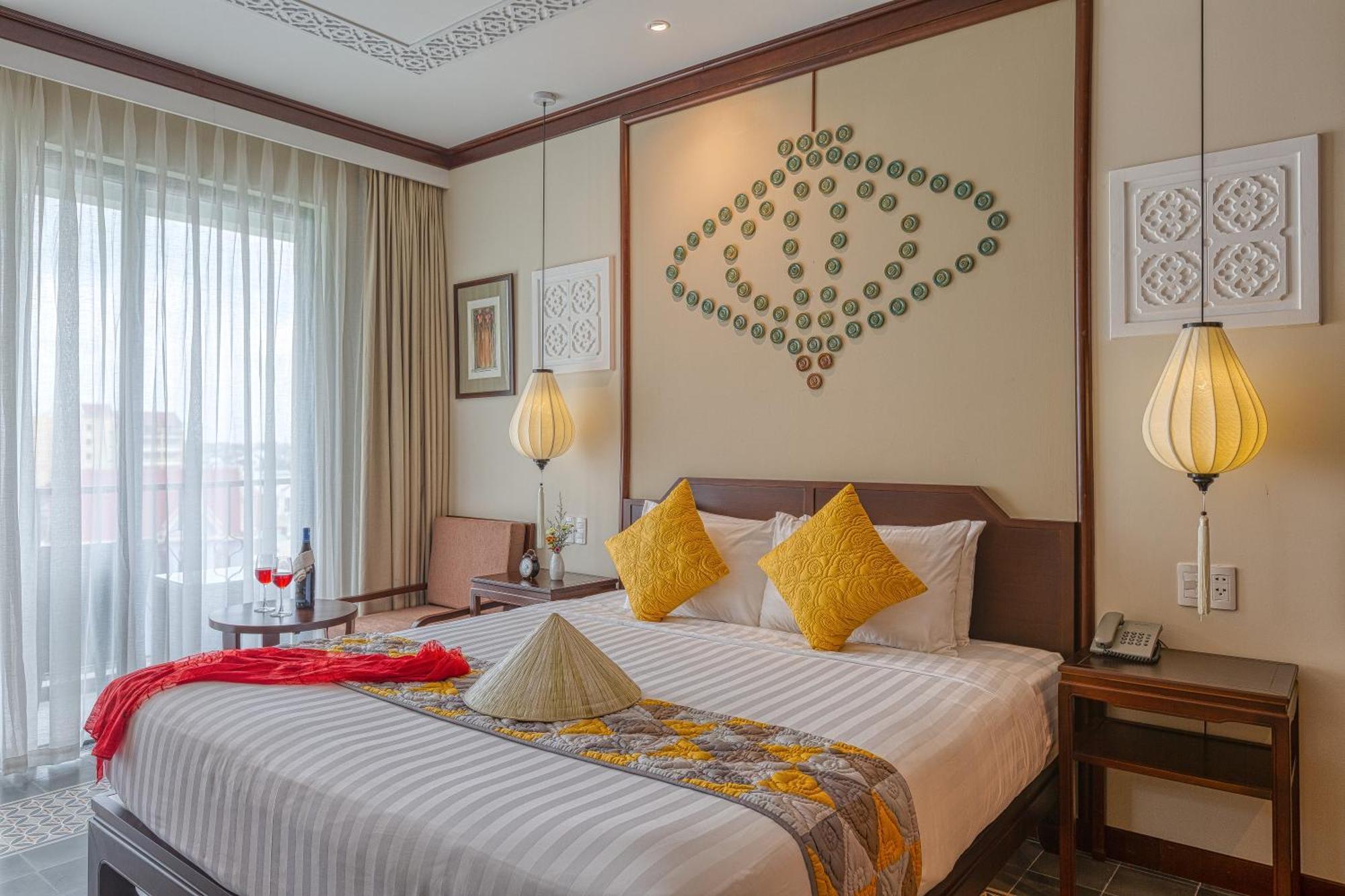 Junior Queen/Twin Suite, Bathtub, Balcony with Tranquil Meadow View,1687527526:JPEG