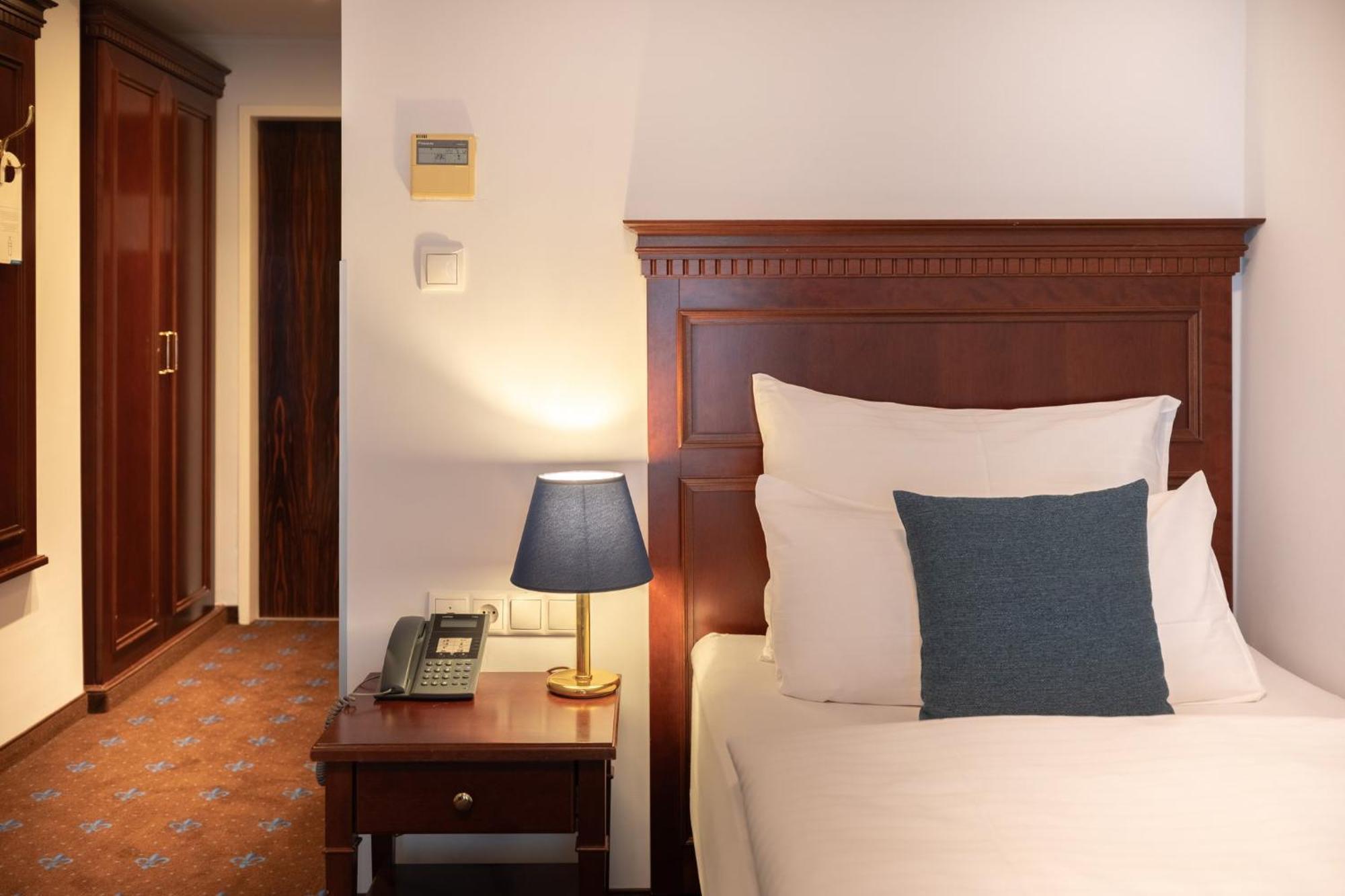 Standard Room with Two Single Beds,1758261834:JPEG