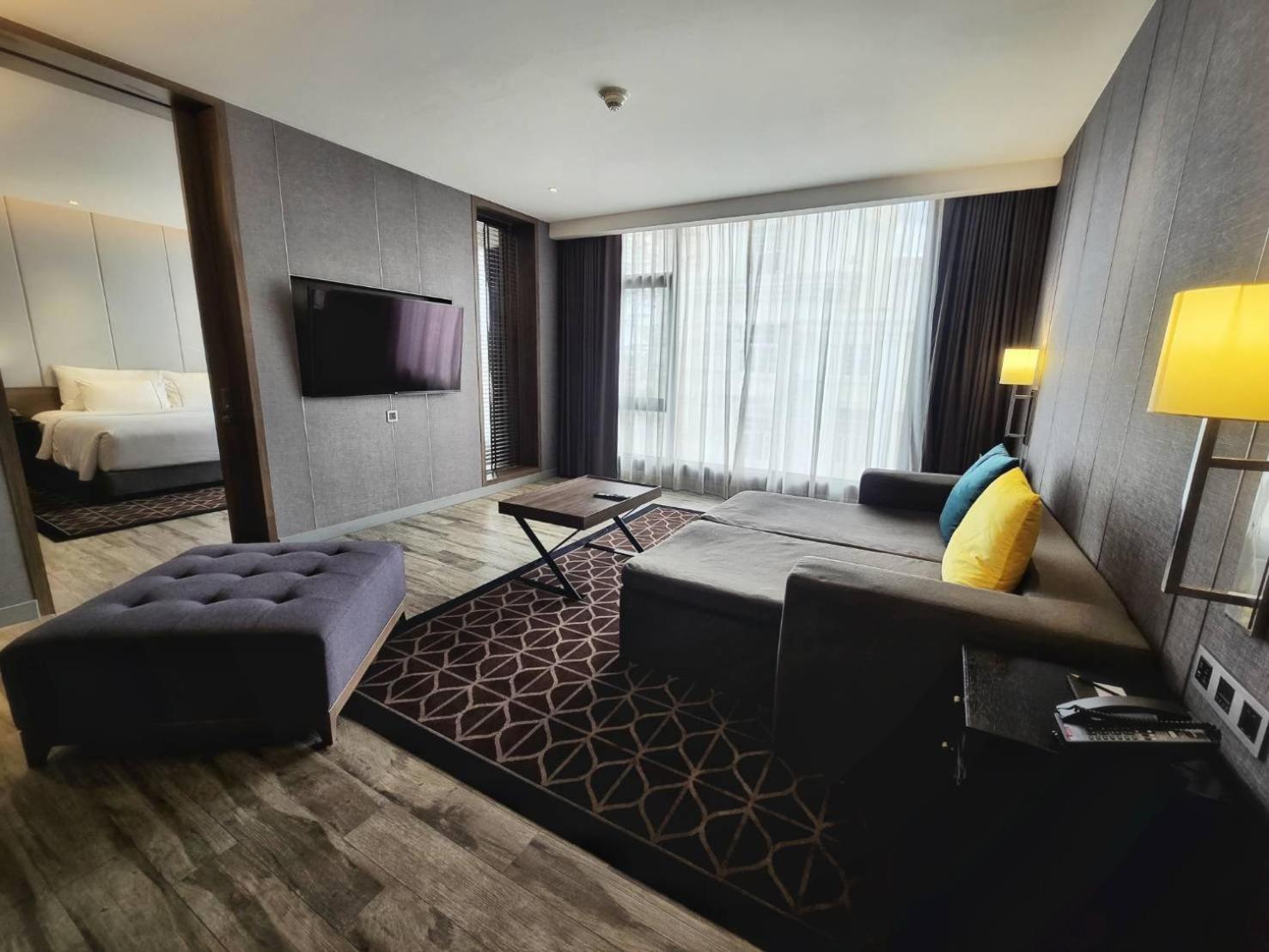 Deluxe King Suite,1766284678:JPEG