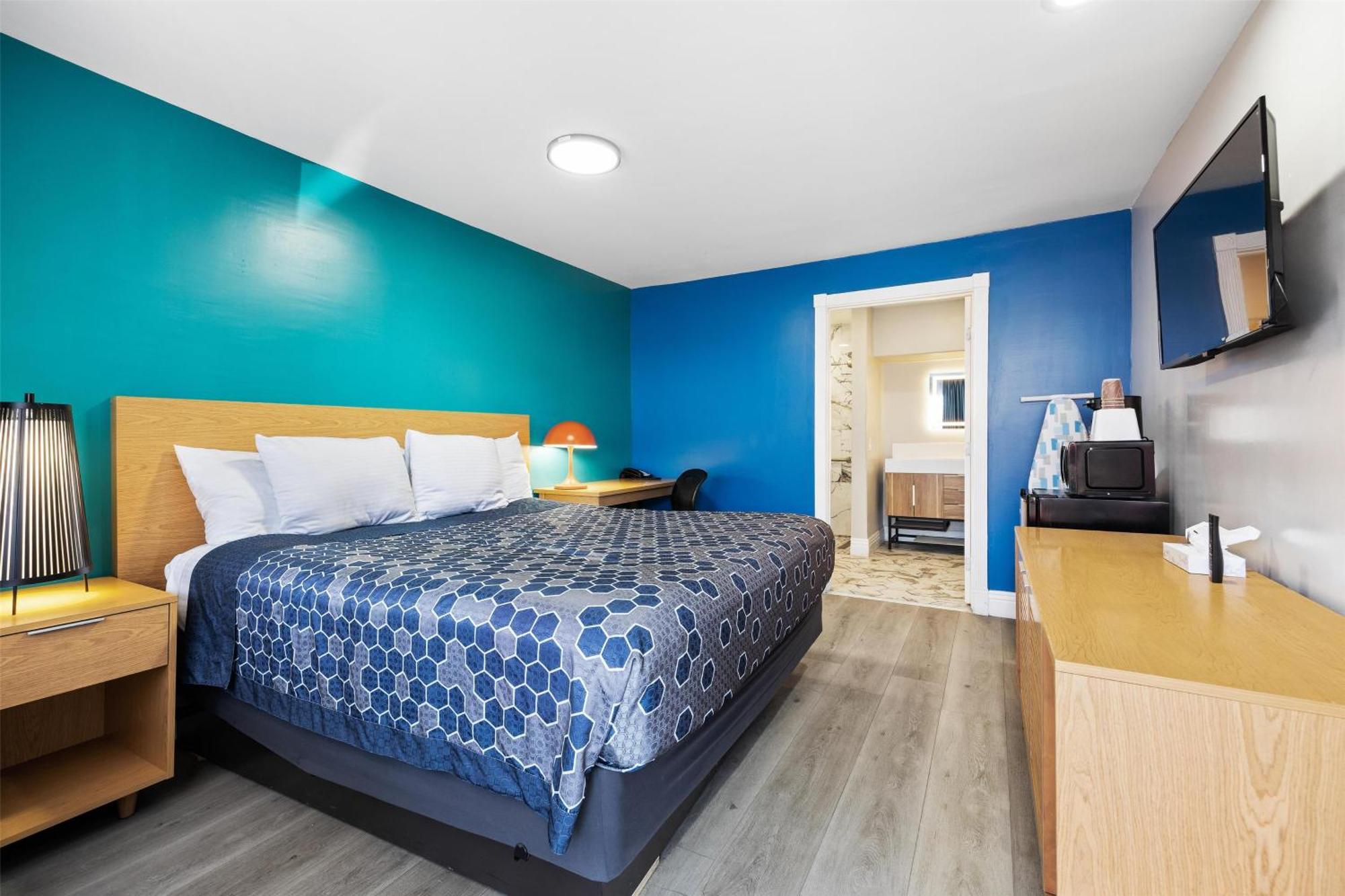 1 King Bed - Disability Access,1704922625:JPEG