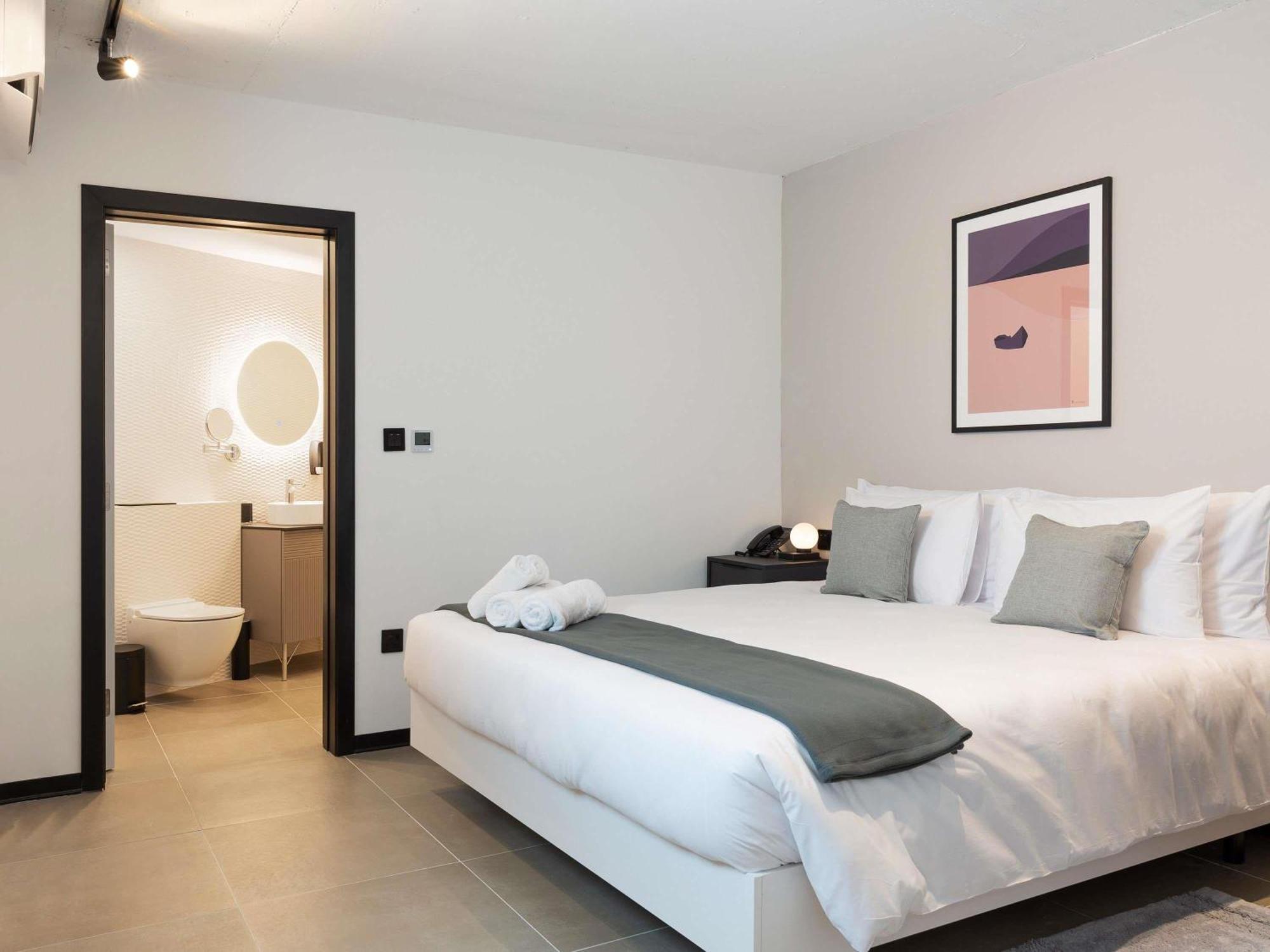 One Bedroom Apartment,1290739900:JPEG