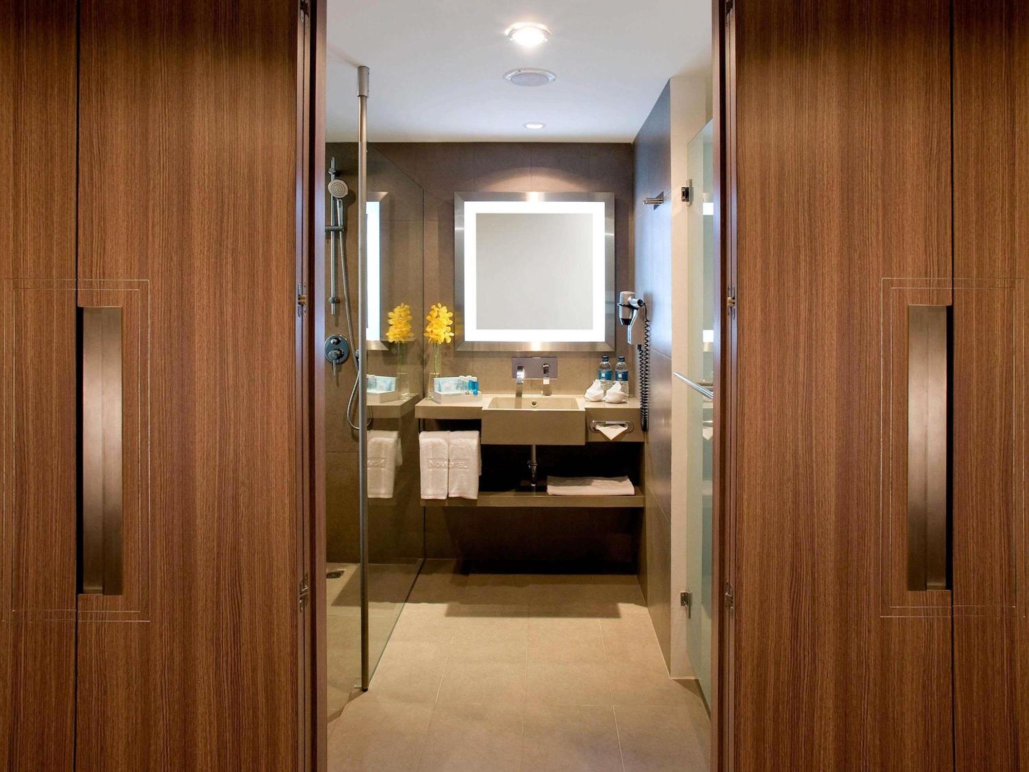 Junior Suite with Queen Bed,1716989255:JPEG
