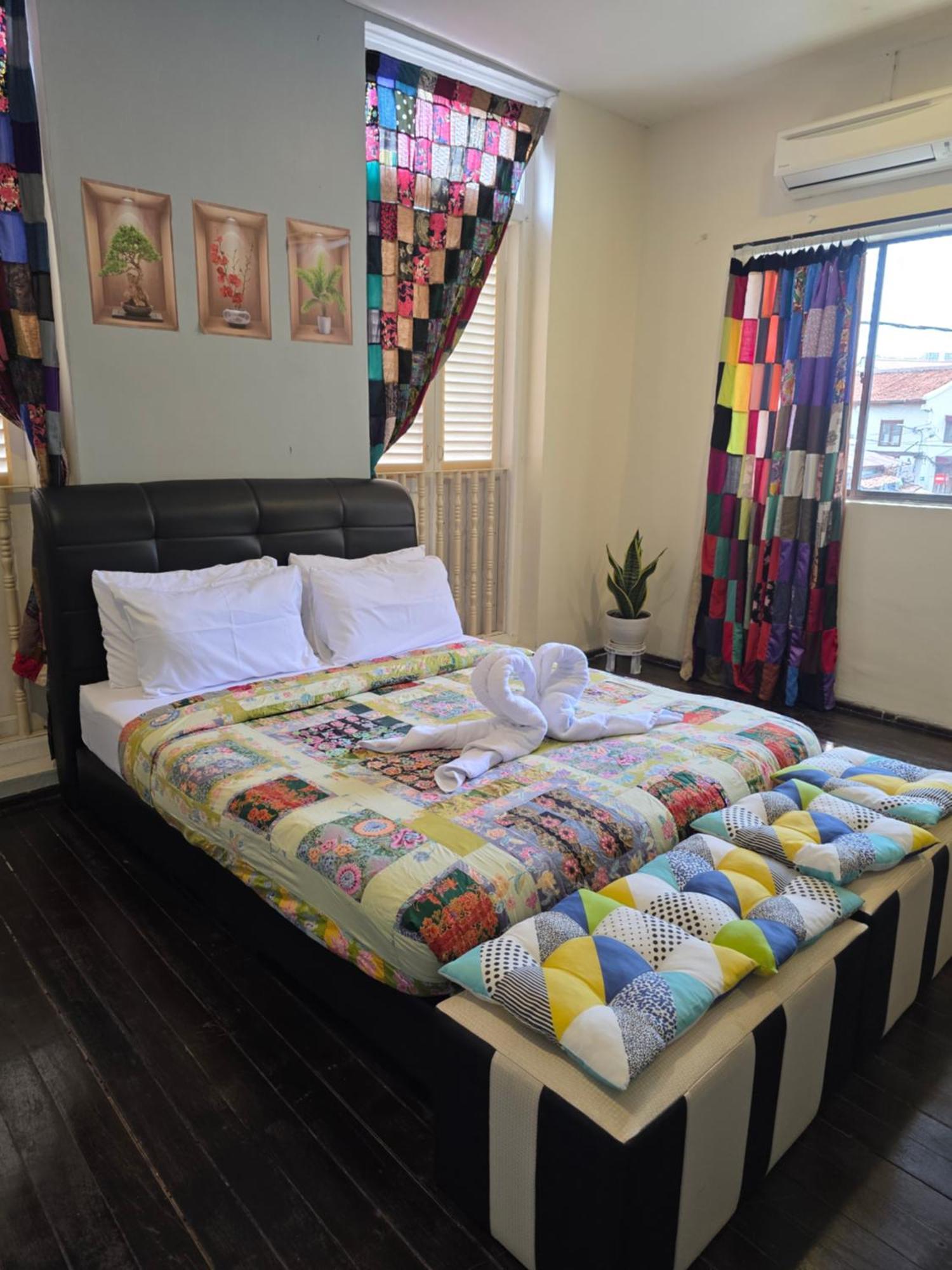 Queen Room with Shared Bathroom,1733536179:JPEG