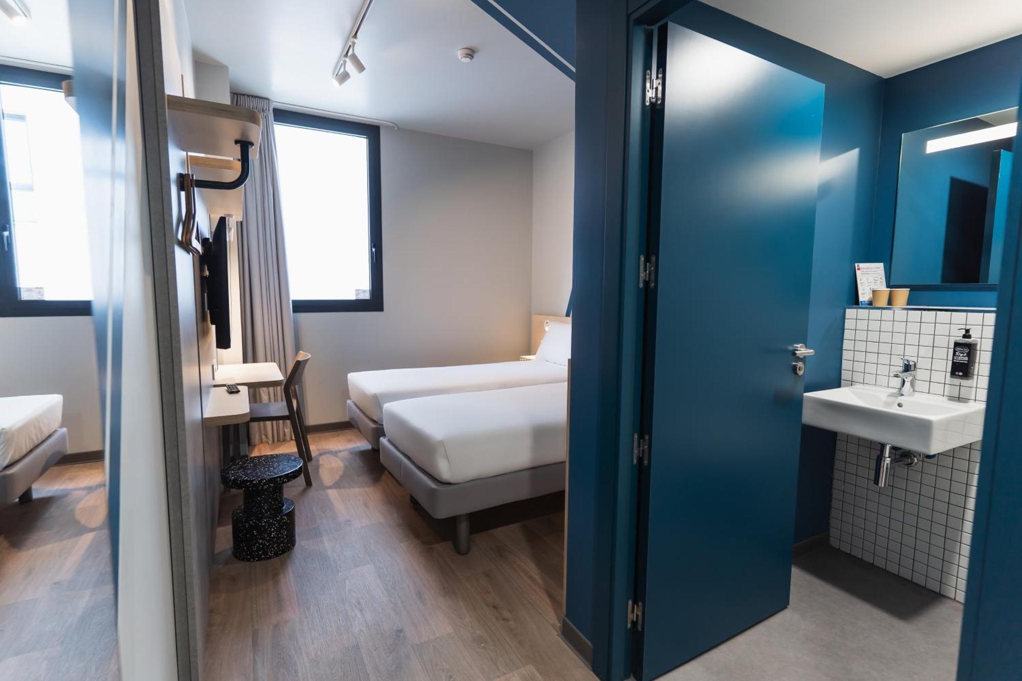Twin Room,1726414593:JPEG